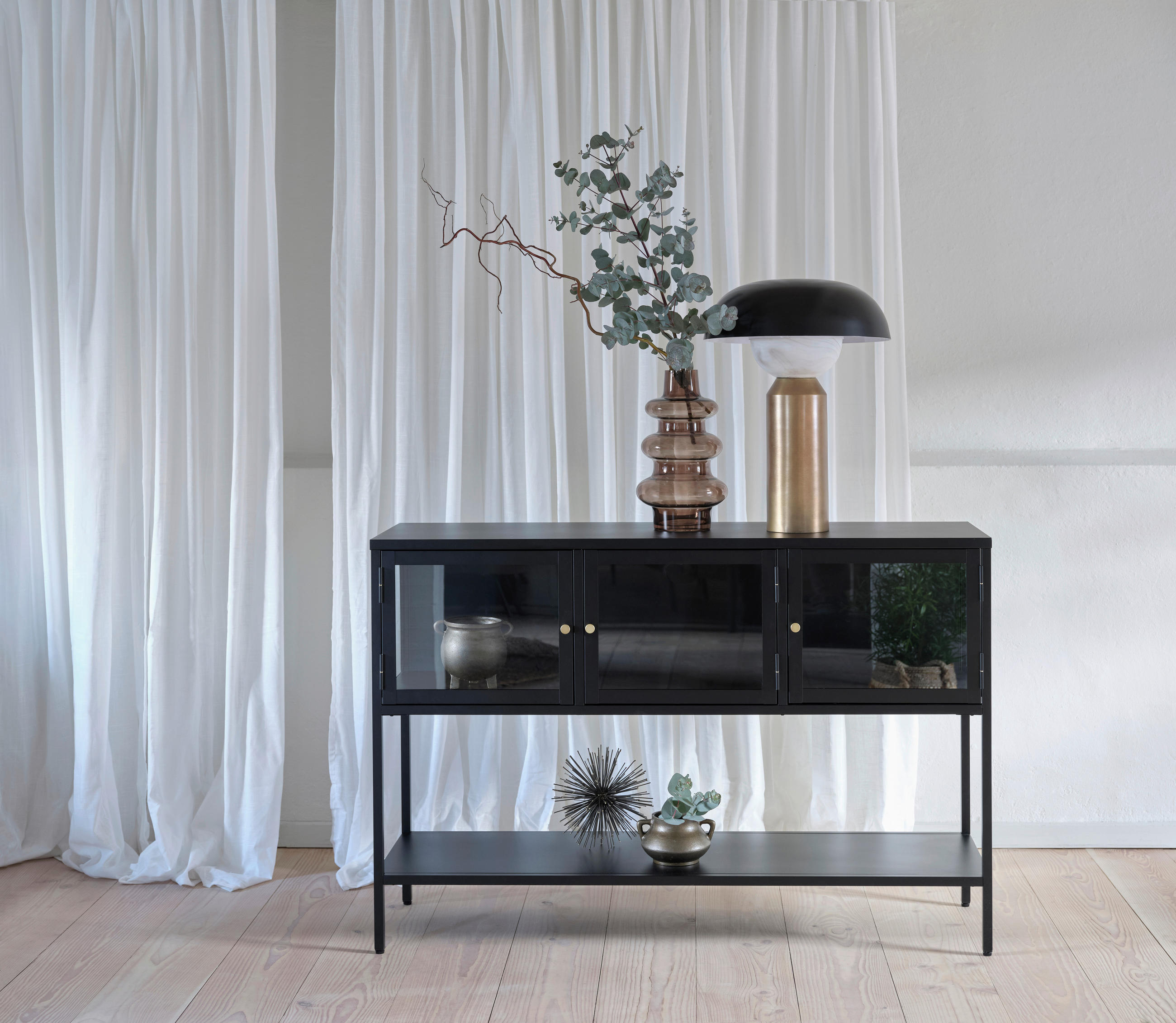 SIDEBOARD svart  131/88/40 cm  - svart/guldfärgad, Trend, metall/glas (131/88/40cm) - Xora
