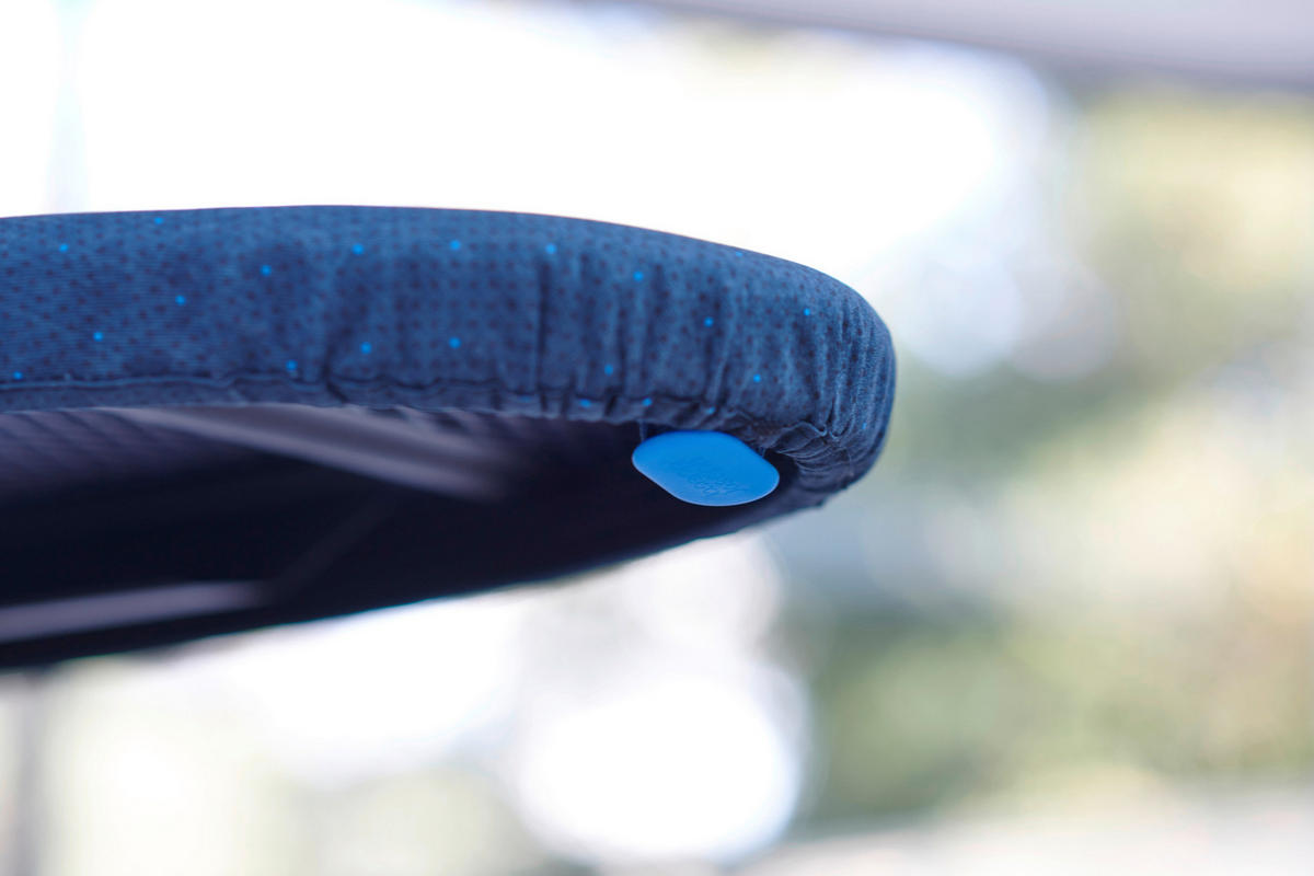 LIKALNA DESKA - temno modra, Basics, tekstil (38/136/8,5cm) - Joseph Joseph