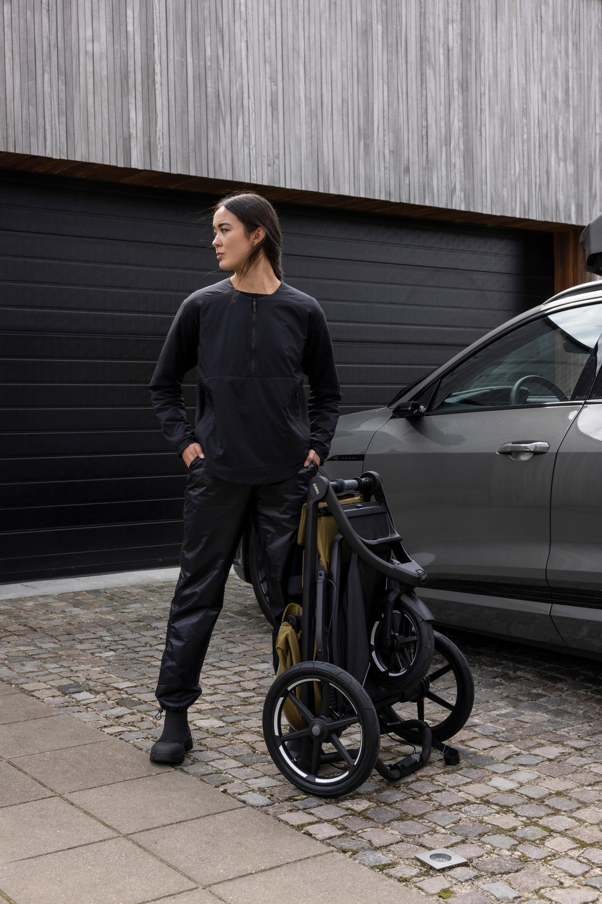 JOGGER Urban Glide 3  - Dunkelgrün/Schwarz, Basics, Textil/Metall (91/35/63cm) - Thule