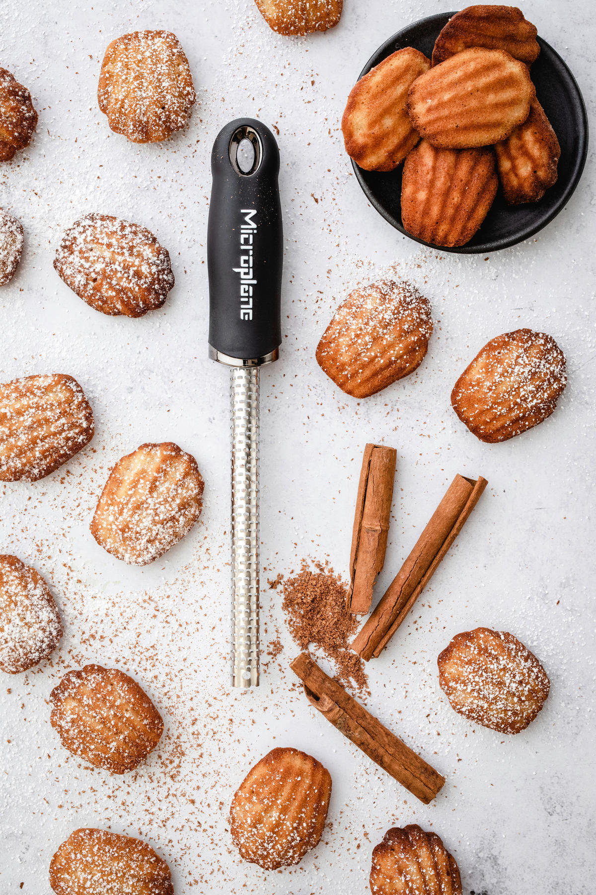 RENDE - boja nerđajućeg čelika/crna, Osnovno, metal/plastika (23/3/2.5cm) - MICROPLANE