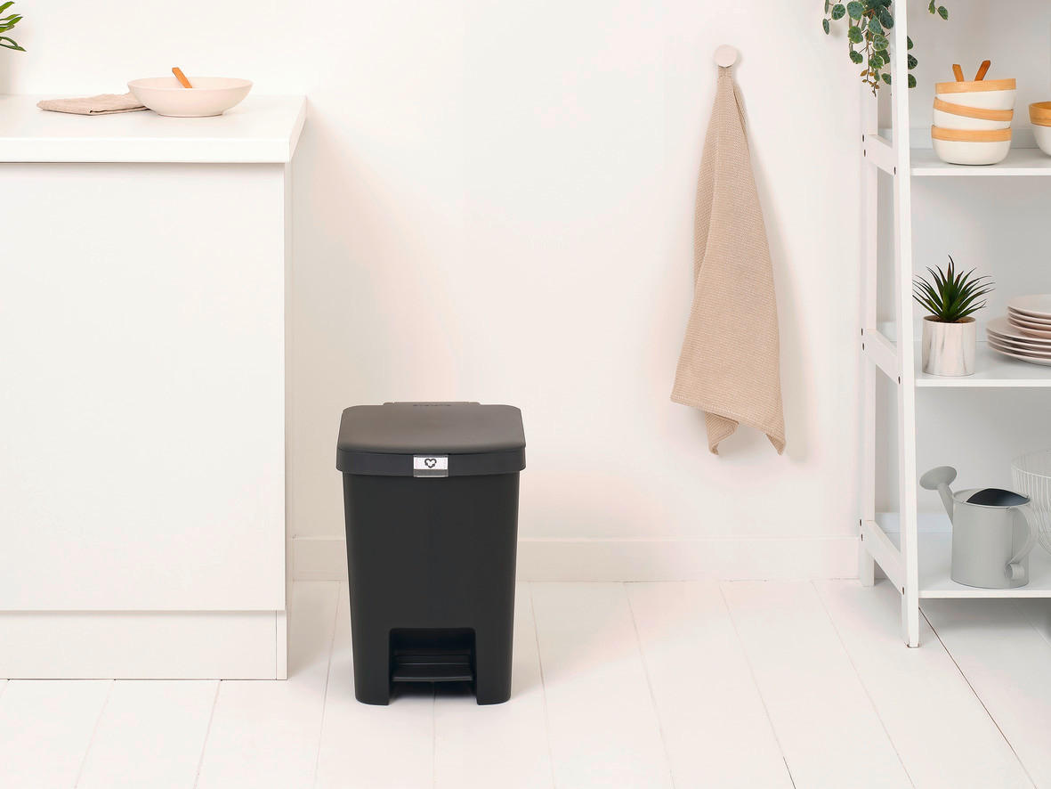 ODPADKOVÝ KÔŠ  25 l - Basics, plast (28/40.9/35.2cm) - Brabantia