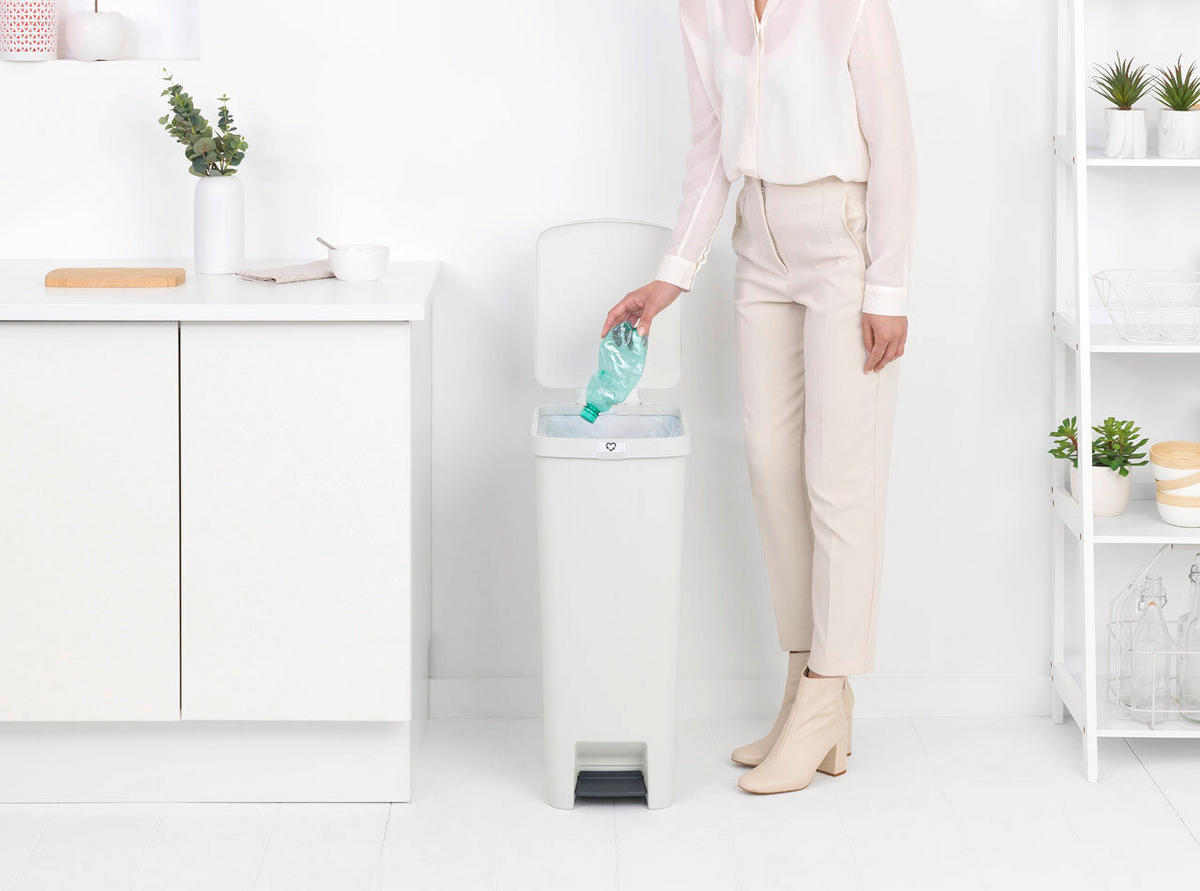 KOŠ ZA OTPAD  40 l   - svijetlo siva, Basics, plastika (28/66.6/35.2cm) - Brabantia