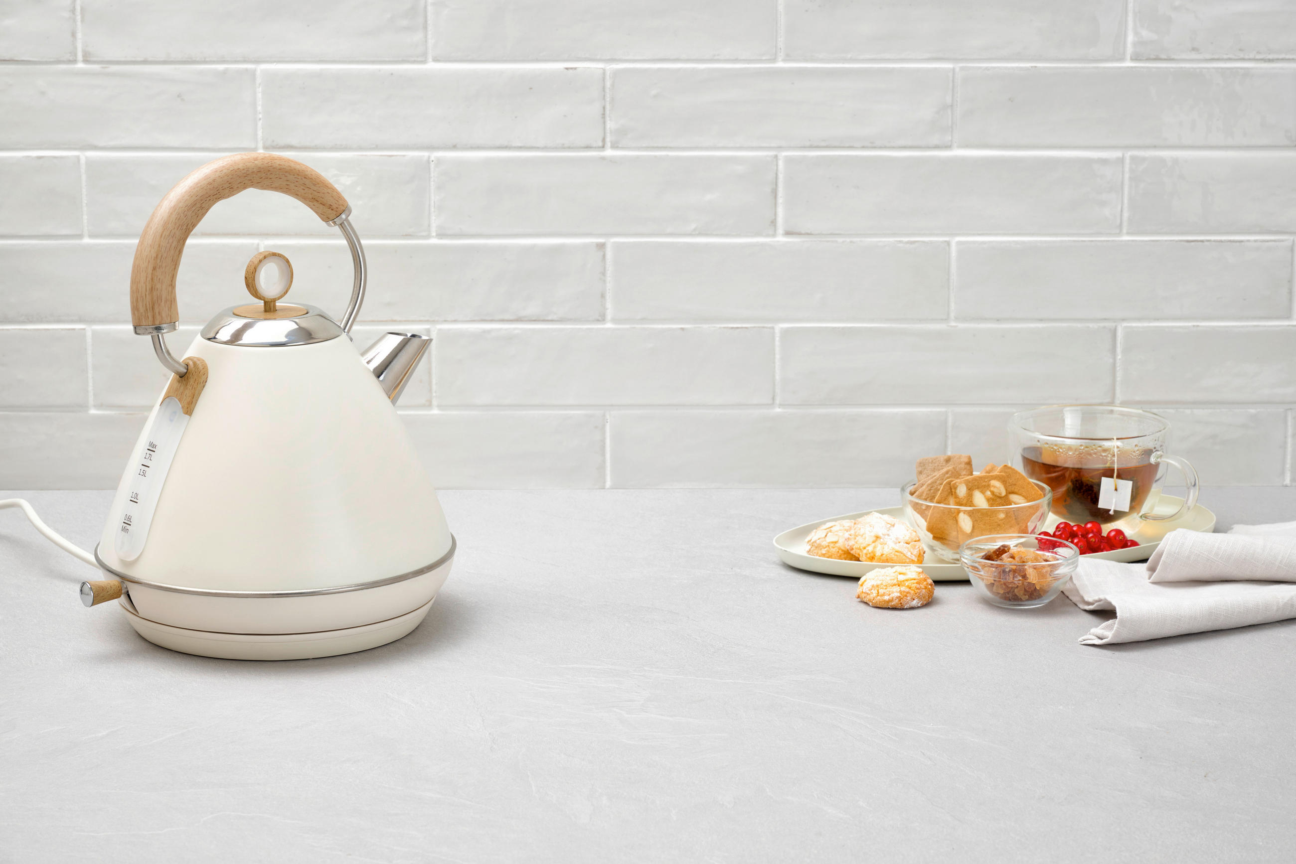 VATTENKOKARE  - cremefärgad, Basics, metall/plast (25/22,5/29,7cm) - Homeware Profession.