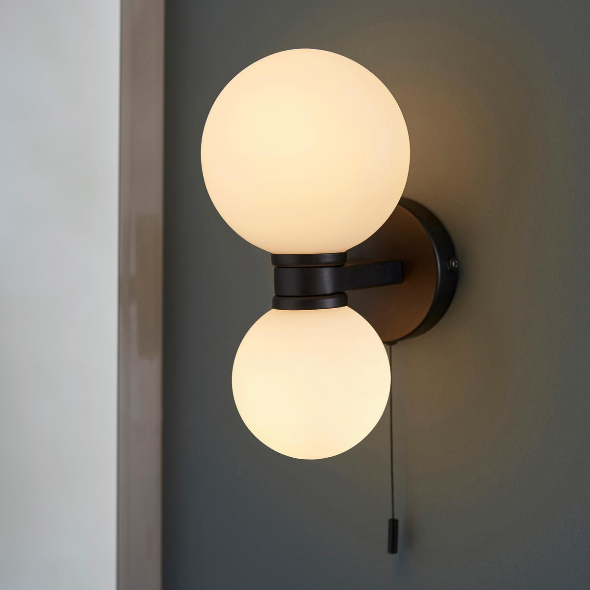 BADEZIMMER-WANDLEUCHTE Pulsa 12/23.2 cm   - Opal/Schwarz, Basics, Glas (12/23.2cm) - ENDON