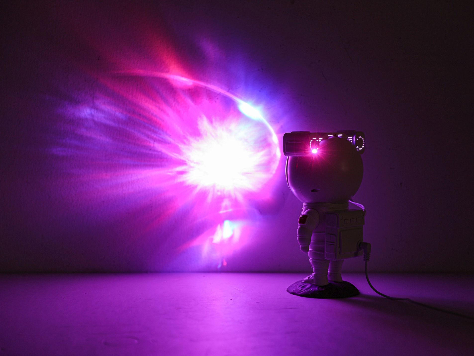 Thumbnail - Novel Led-Dekoleuchte Astronaut, Grau, Weiß, Kunststoff, 12x23x13 cm, Farbwechsler, Timerfunktion, Stellfuß, einfach zu ...