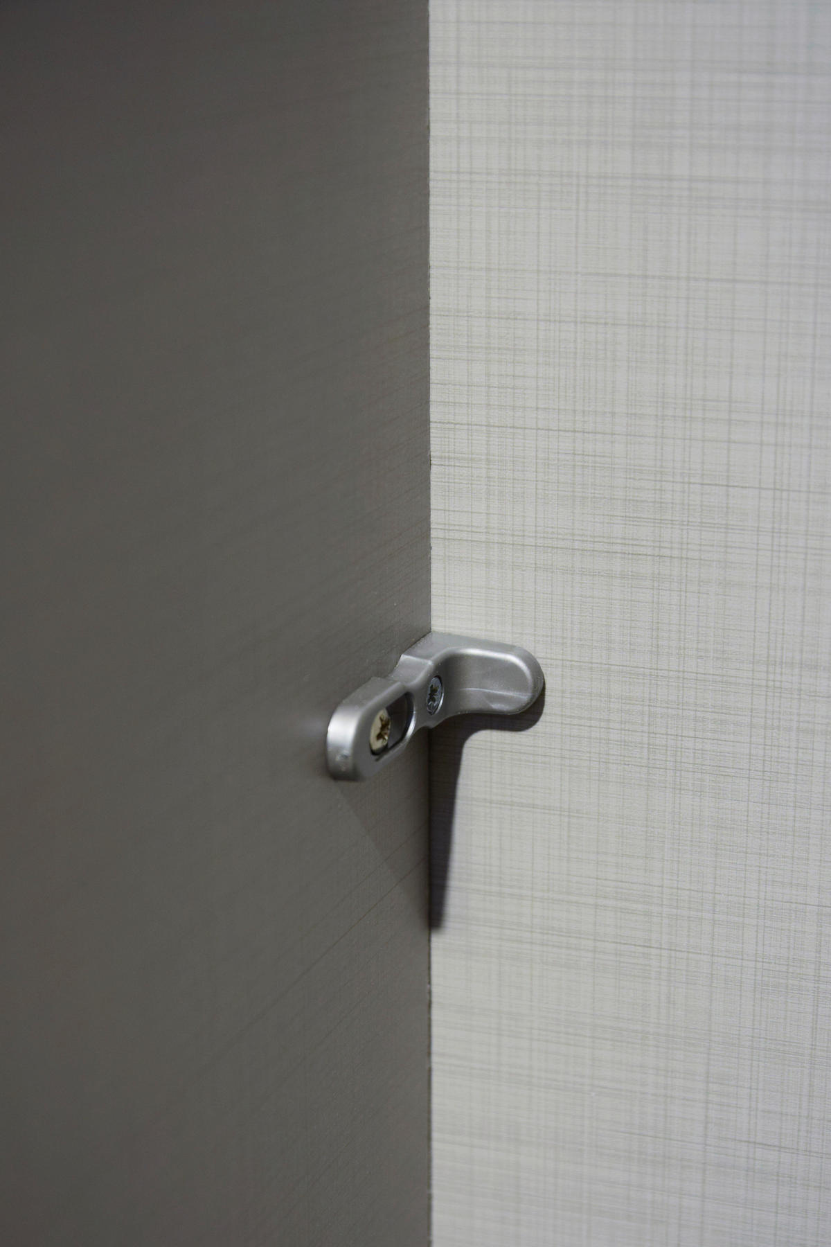 SCHWEBETÜRENSCHRANK in Graphitfarben, Eiche Artisan  - Schwarz/Graphitfarben, Trend, Holzwerkstoff/Metall (180/198/65cm) - Boxxx