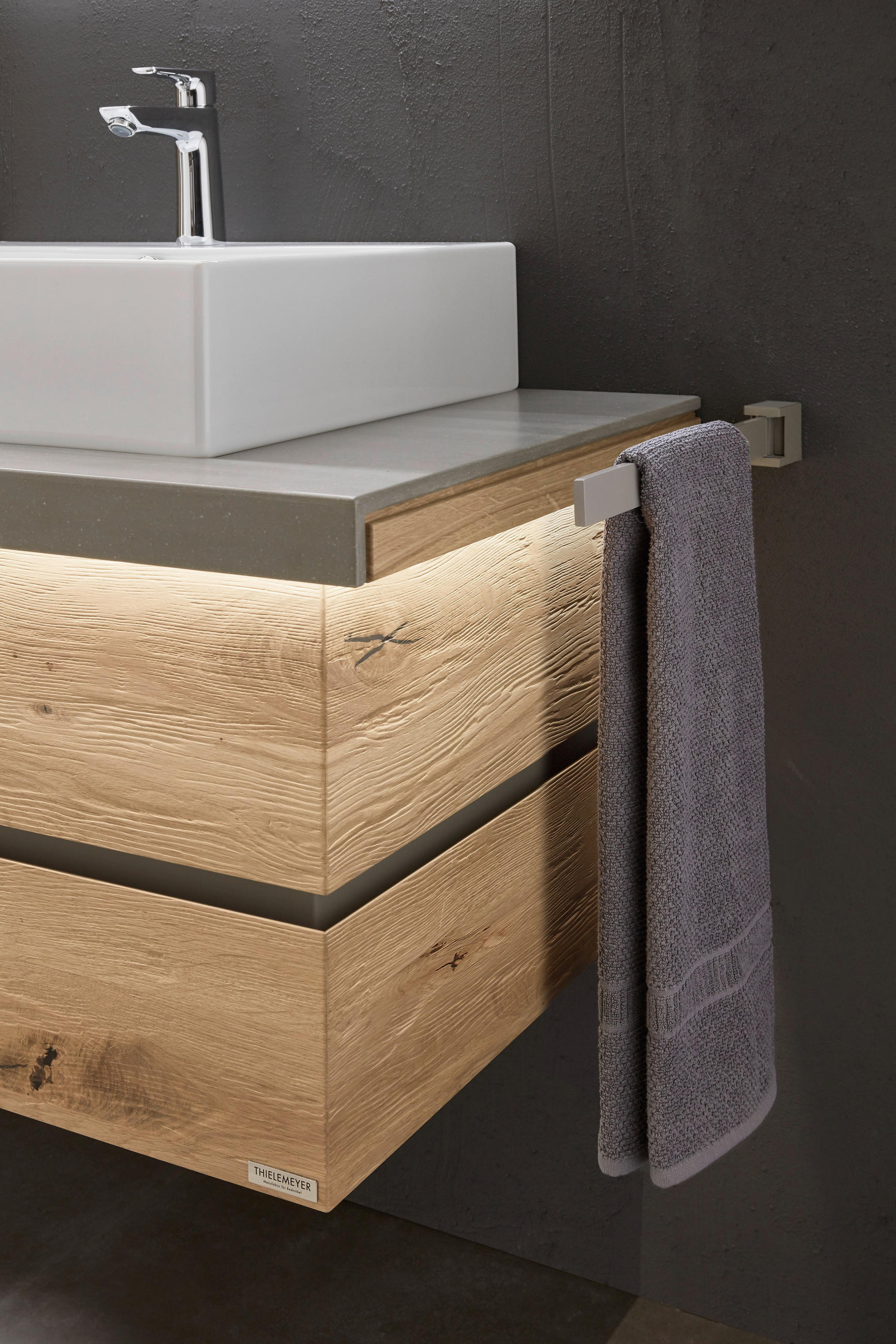 Thumbnail - Valdera Handtuchhalter, Grau, Metall, 38.5x6x4.6 cm, Goldenes M, Dgm, schwenkbar, Badaccessoires, Duschzubehör, Handtuch...