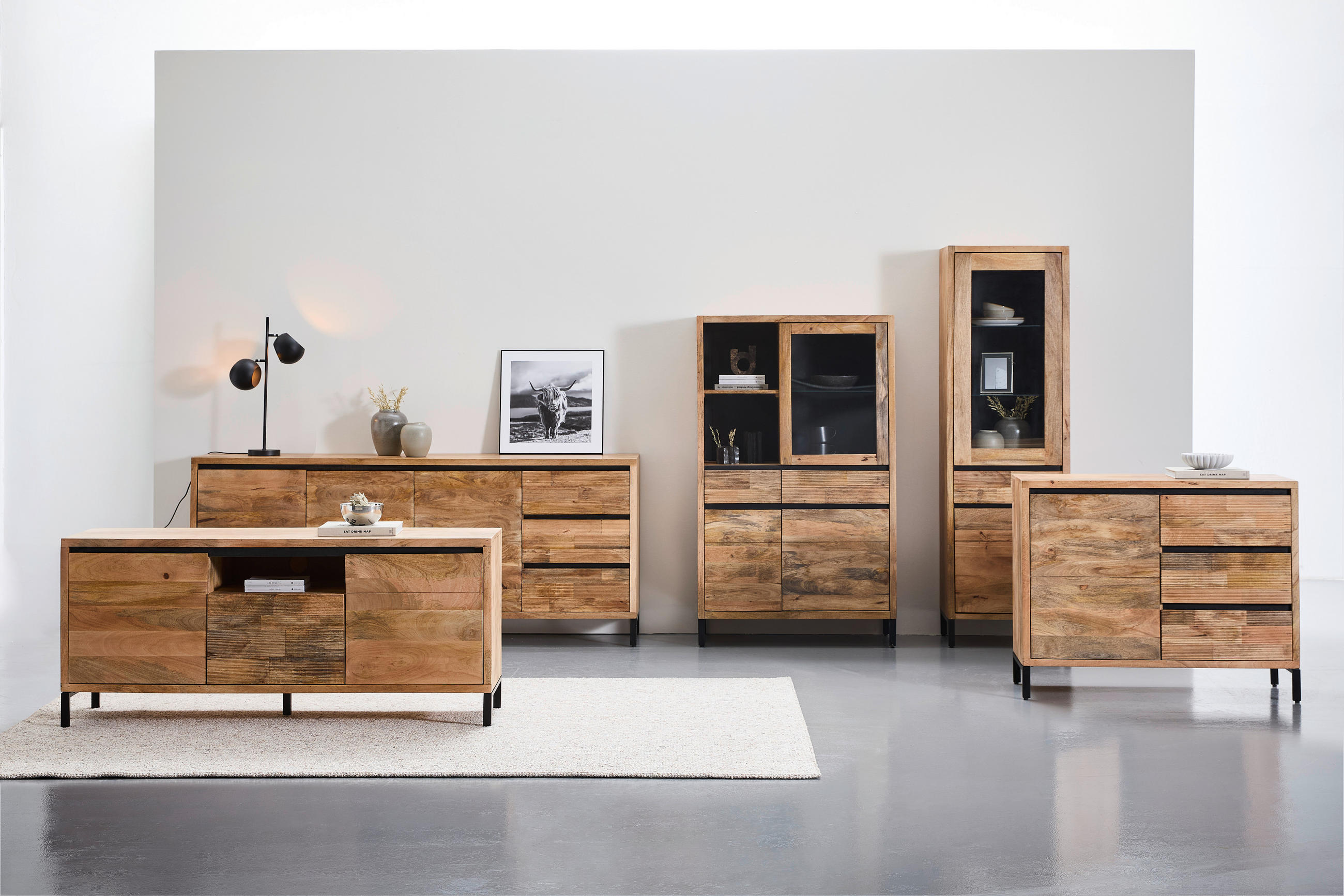 VITRINE in furniert, massiv Mangoholz Naturfarben  - Schwarz/Naturfarben, KONVENTIONELL, Glas/Holz (92/151/42cm) - Livetastic