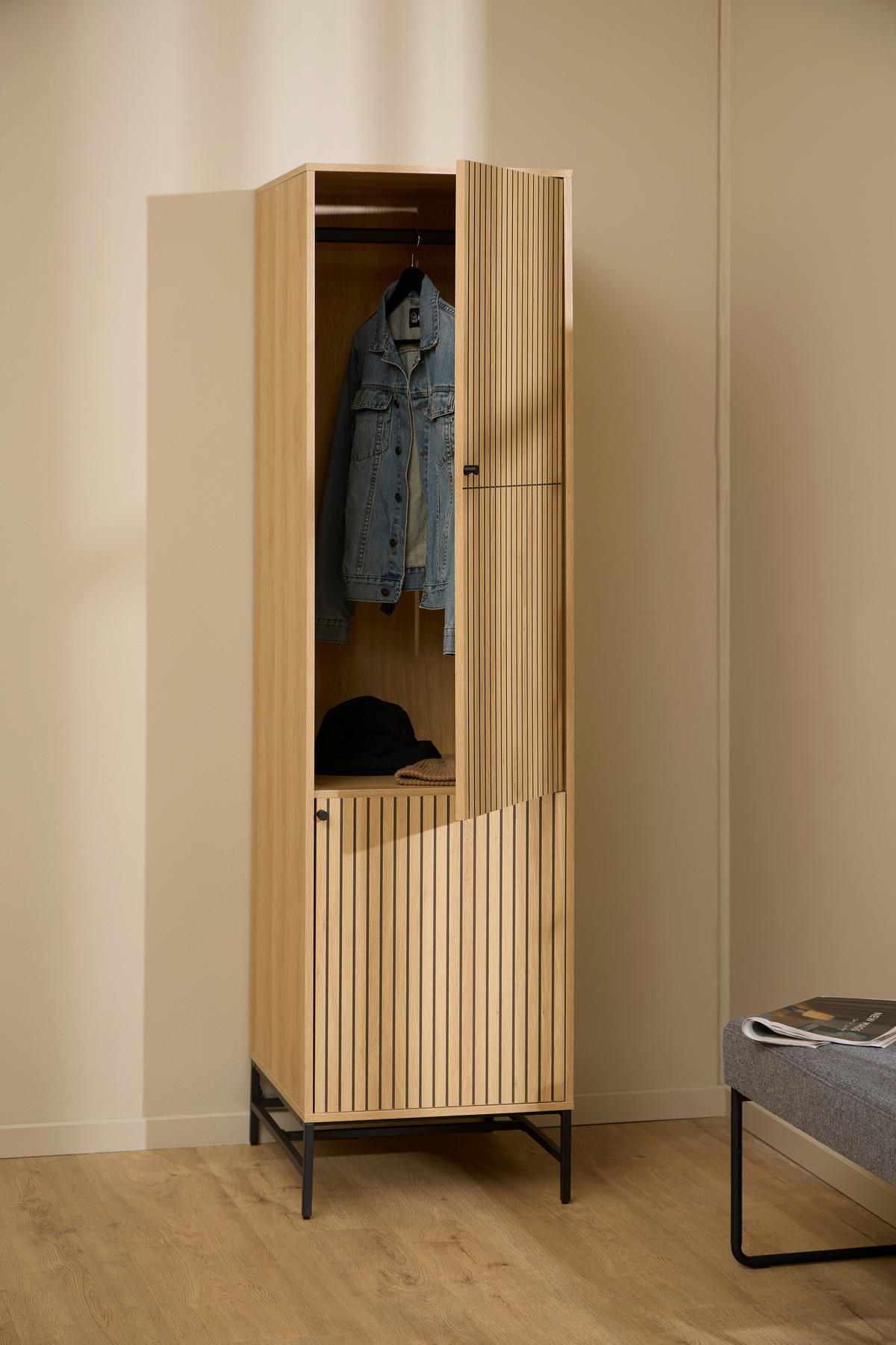 OMARA S KLASIČNIMI VRATI, furnirano hrast naravne barve, črna  - črna/naravne barve, Design, kovina/leseni material (51,1/200/60cm) - MID.YOU