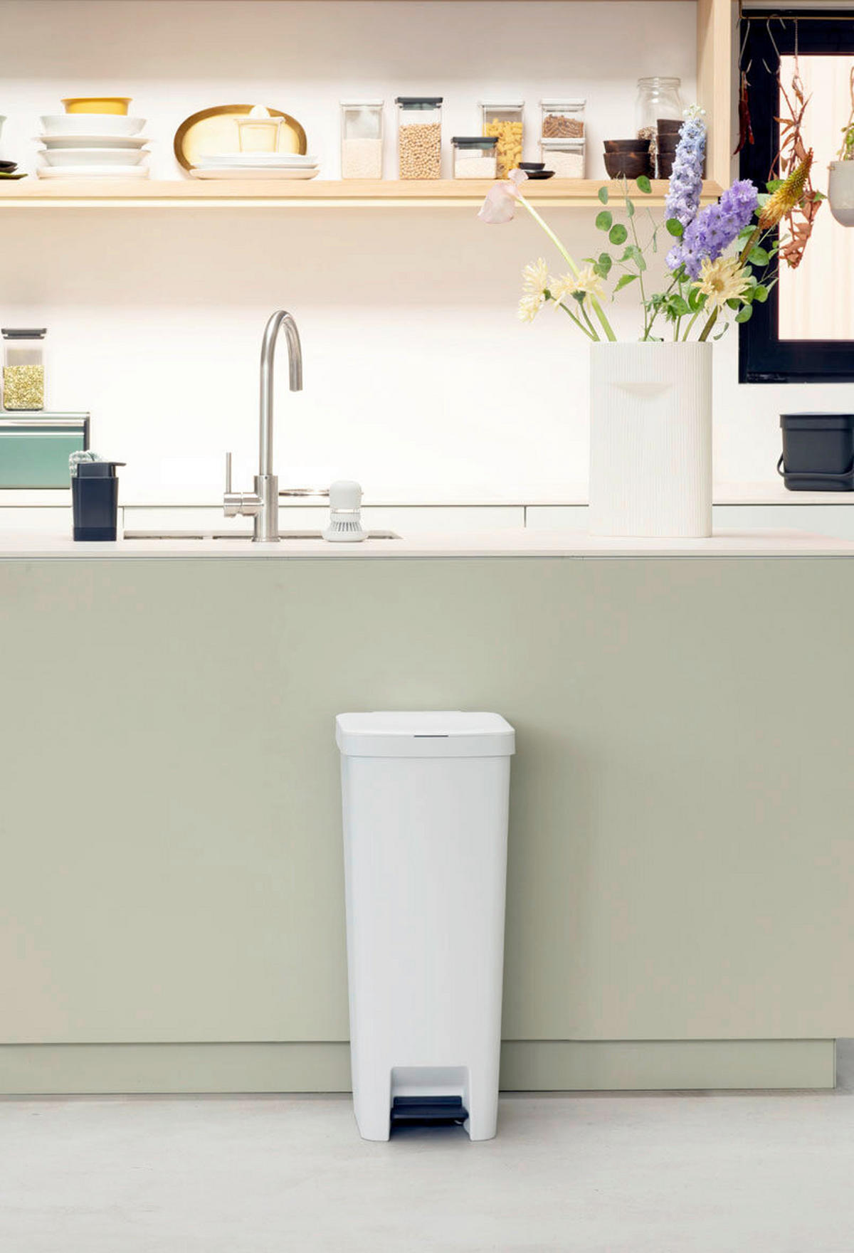 KOŠ ZA OTPAD  40 l   - svijetlo siva, Basics, plastika (28/66.6/35.2cm) - Brabantia