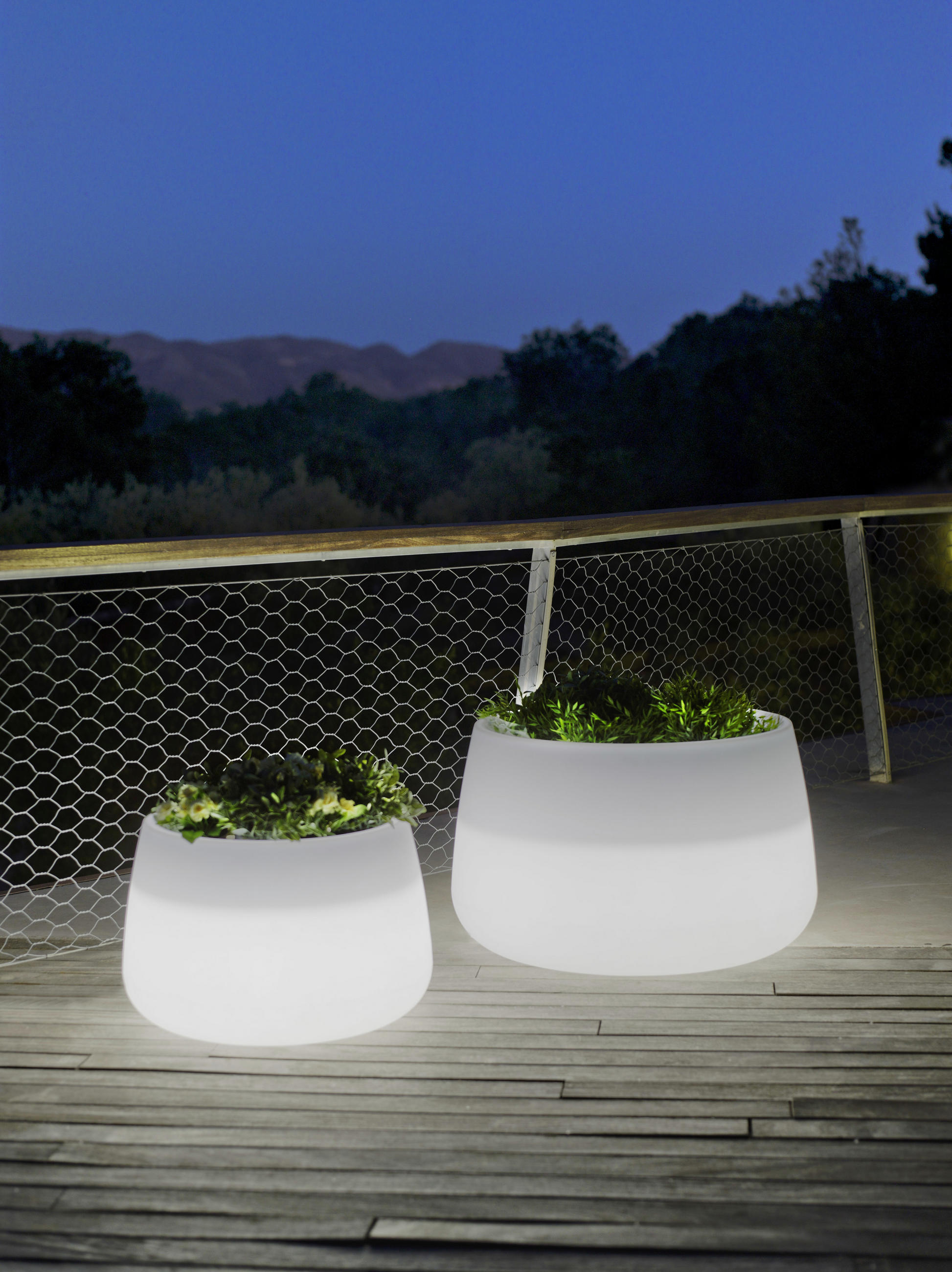 LED-Blumentopf Camelia 59/39 cm   - Weiß, Design (59/39cm) - New Garden