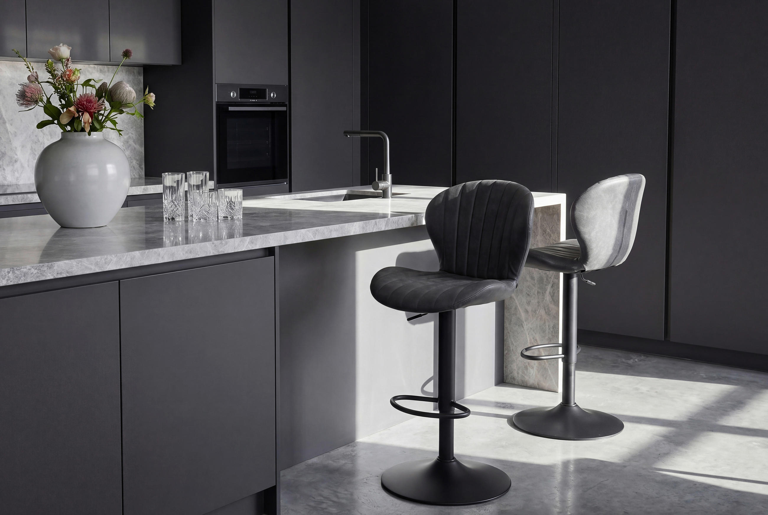 BARHOCKER Lederlook Dunkelgrau Eisen Sitzfläche 360° drehbar  - Dunkelgrau/Schwarz, MODERN, Textil/Metall (45.5ml) - MID.YOU
