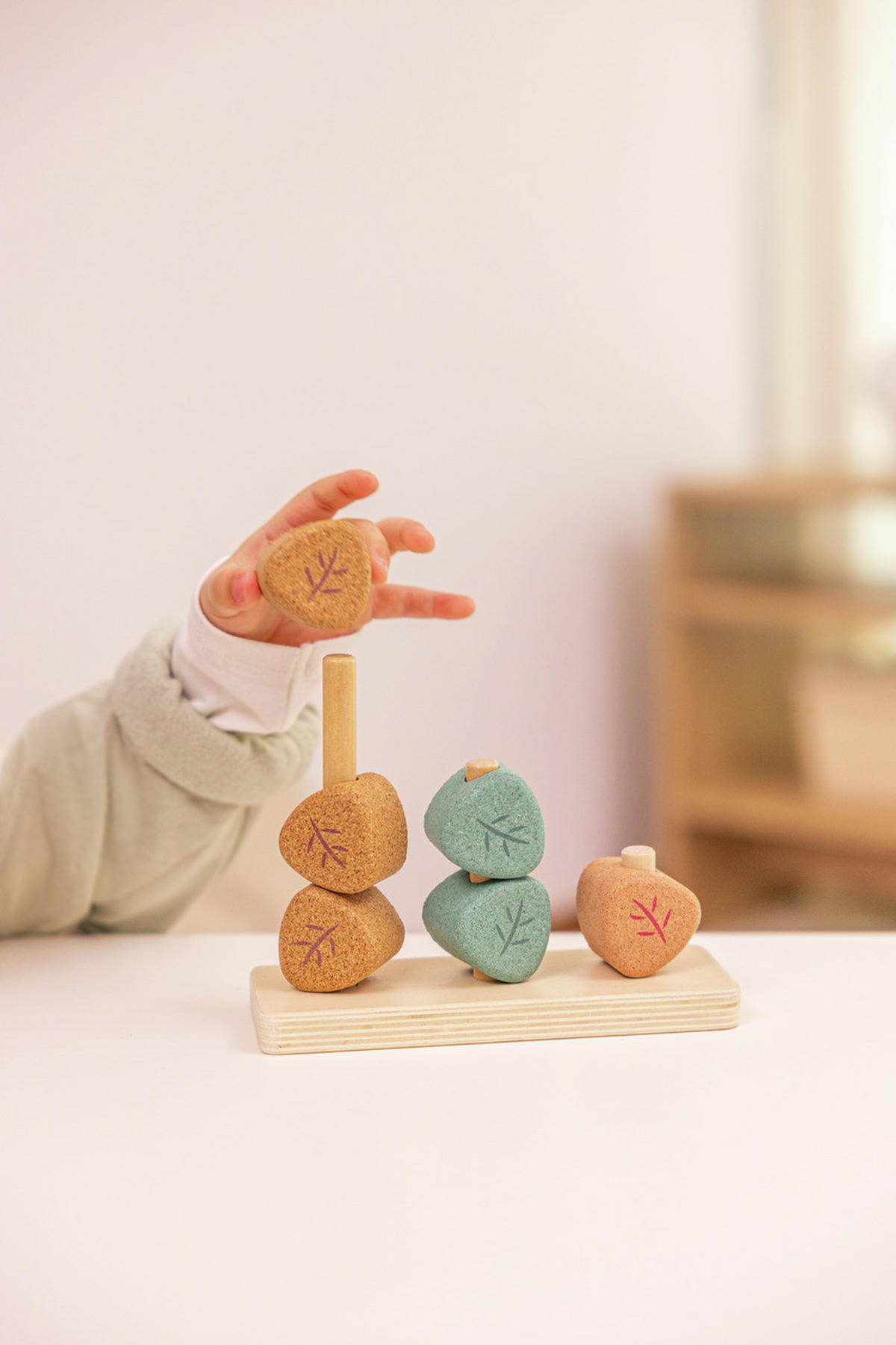 STAPELTURM Korko  - Hellbraun/Grün, Basics, Holz (0,26kg)