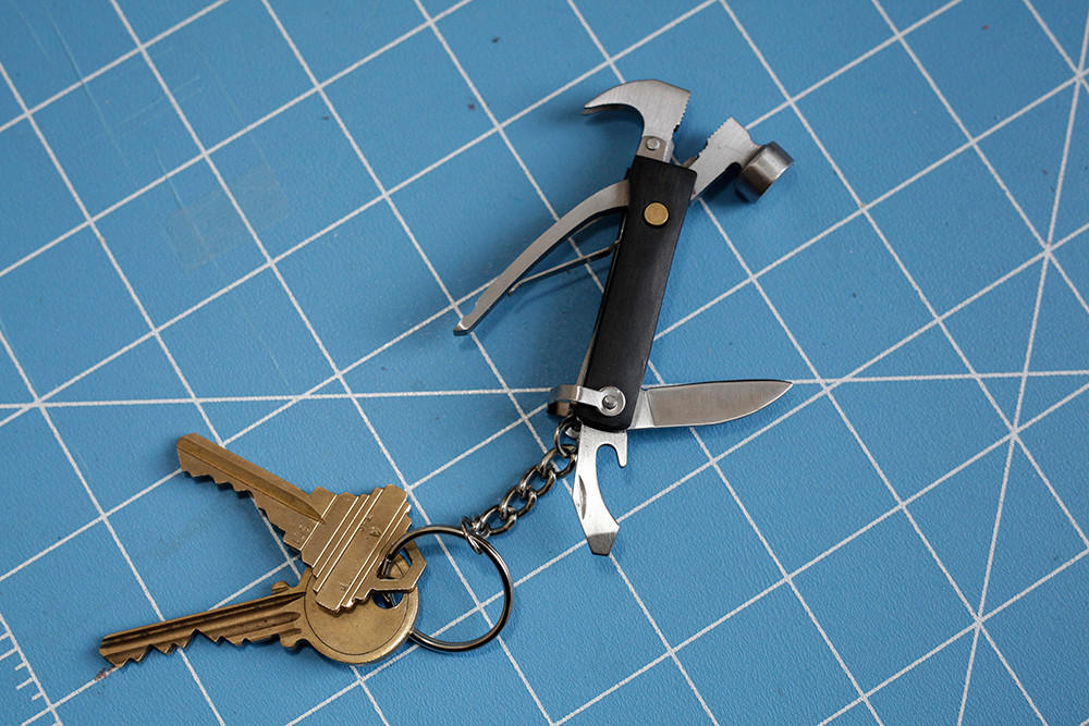 PRIVEZAK ZA KLJUČEVE - srebrna/crna, Konvencionalno, drvo/metal (13/3,5/2cm) - Kikkerland