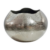 Vază 21 cm  - argintiu, Design, metal (30/30/21cm) - MID.YOU