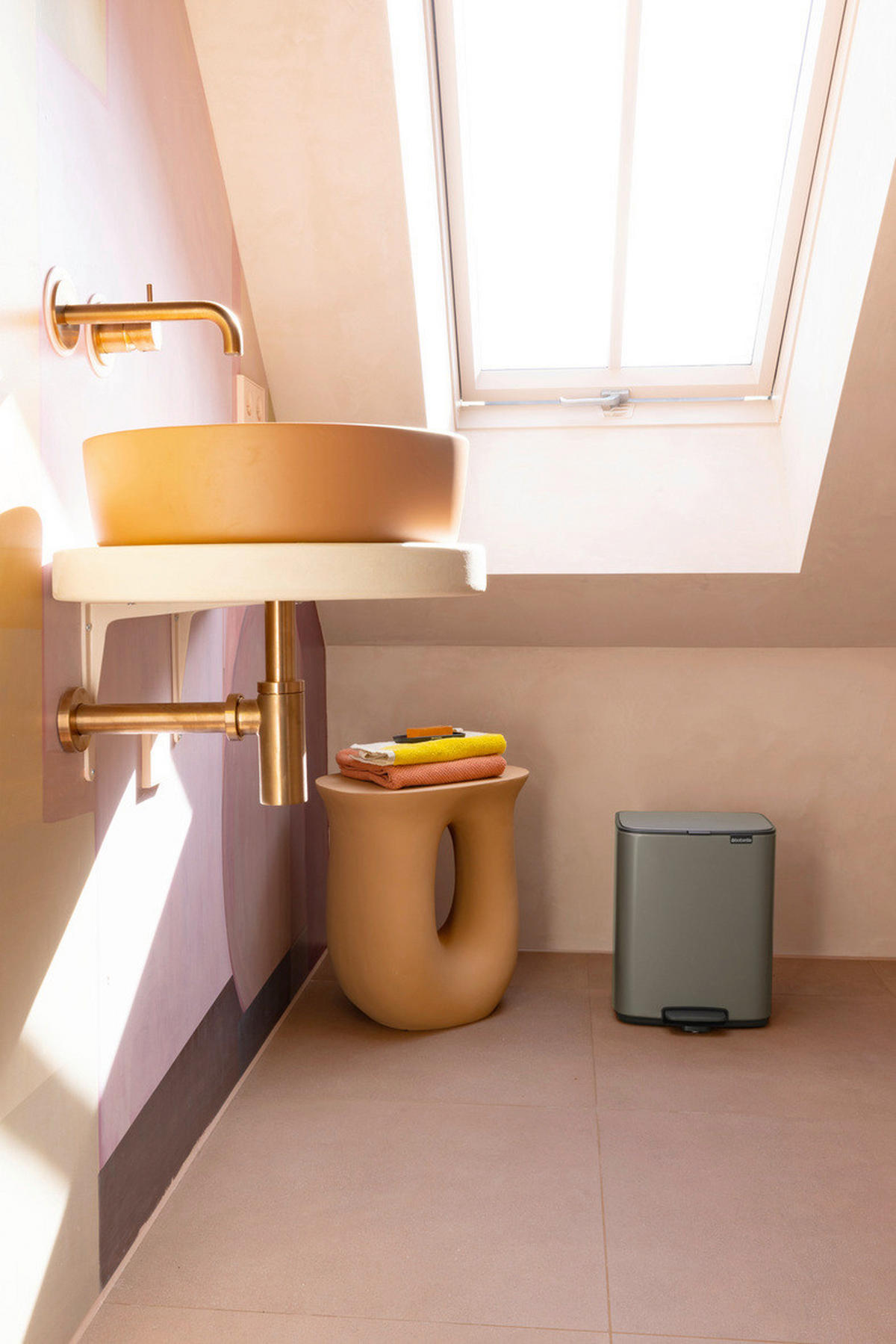 KOŠ S NOŽNOM PAPUČICOM  12 l  Bo  - platinaste boje/antracit, Design, metal/plastika (29/36,5/25,5cm) - Brabantia