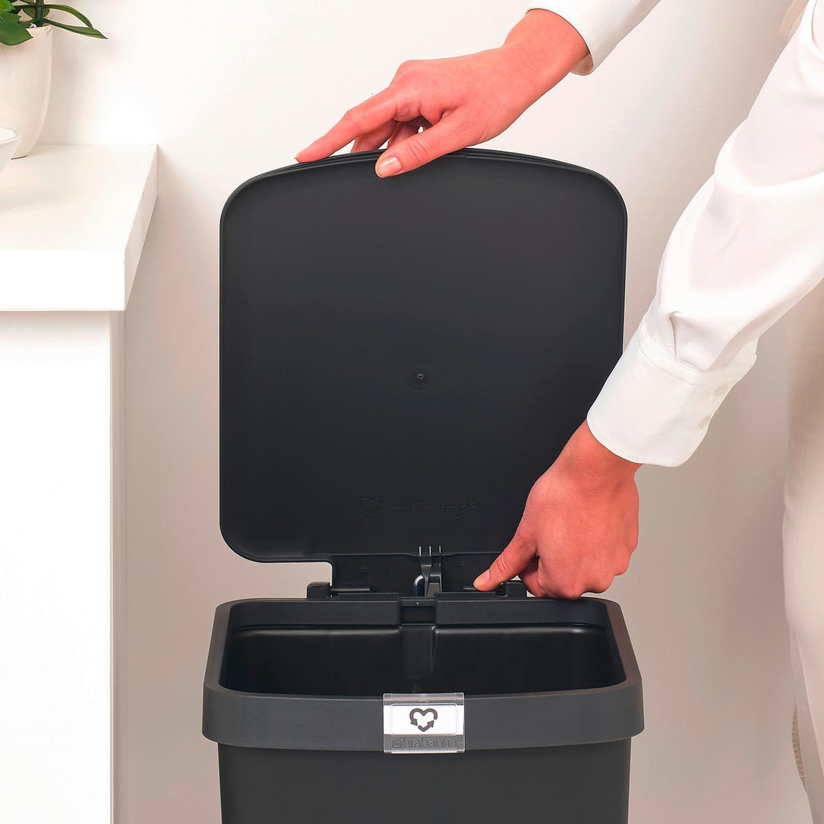 ODPADKOVÝ KOŠ  25 l - Basics, plast (28/40.9/35.2cm) - Brabantia