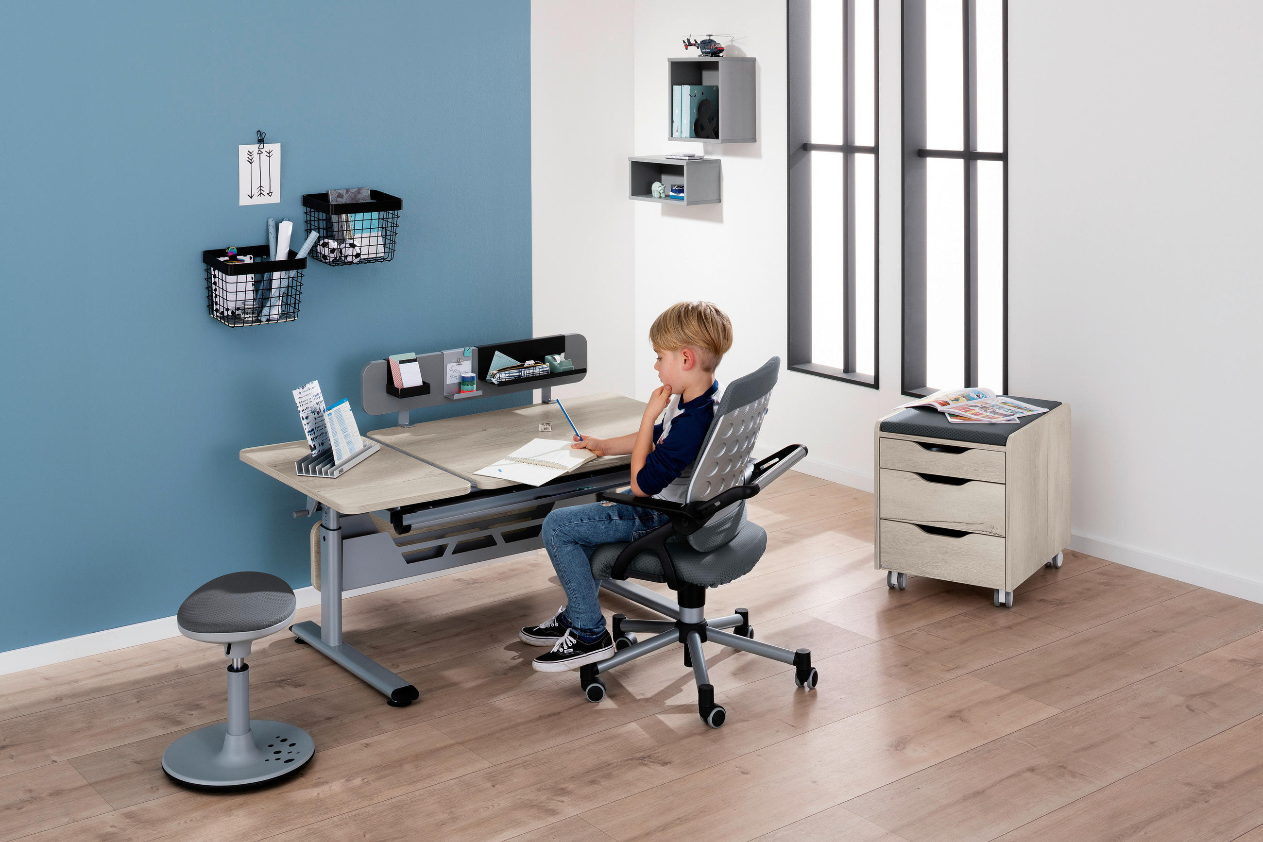 JUGENDSCHREIBTISCH 130/70/53-79 cm  - Eichefarben/Silberfarben, Basics, Holzwerkstoff/Metall (130/70/53-79cm) - Paidi