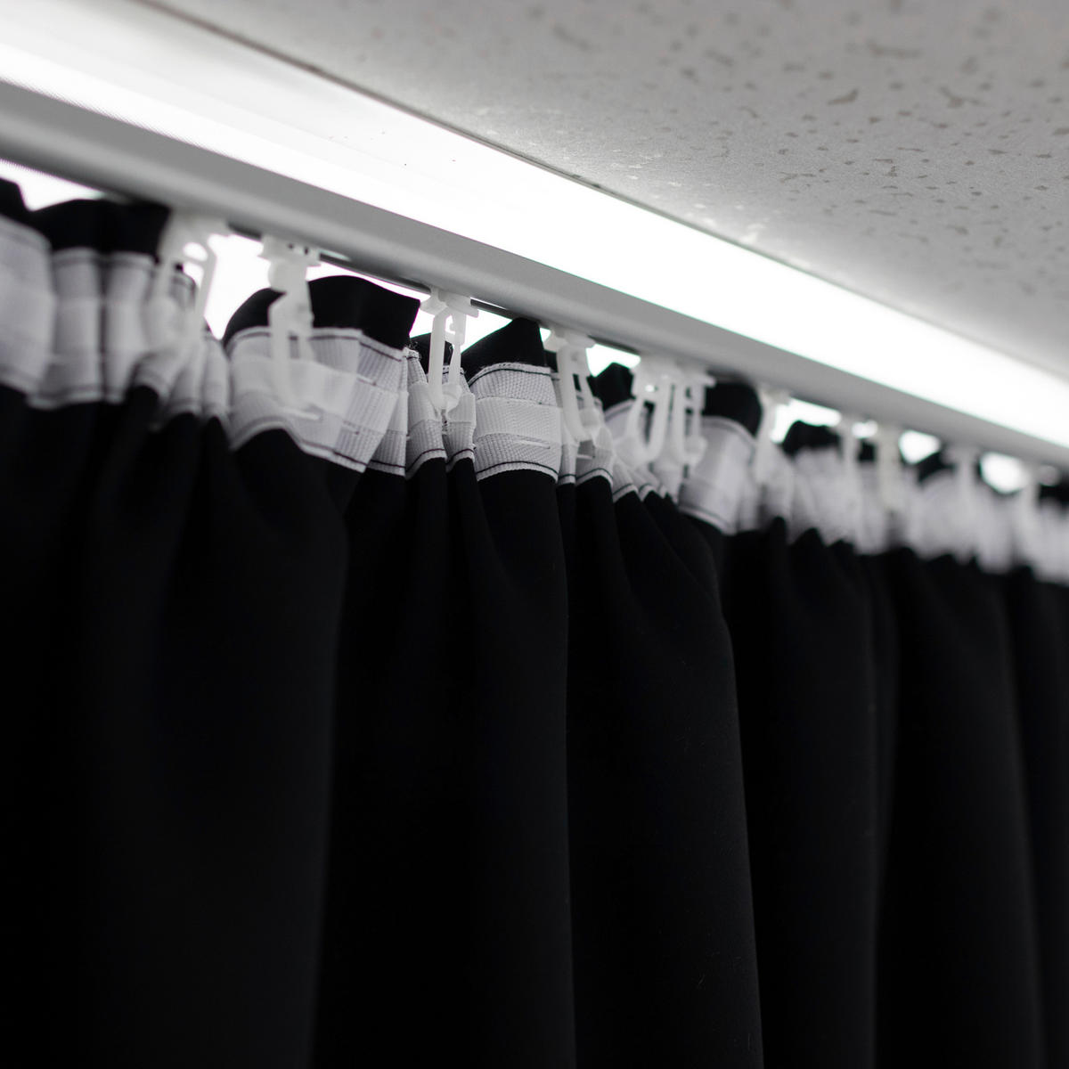 WÄRMESCHUTZVORHANG THERMOVORHANG Verdunkelung 140/245 cm   - Schwarz, Basics, Textil (140/245cm)