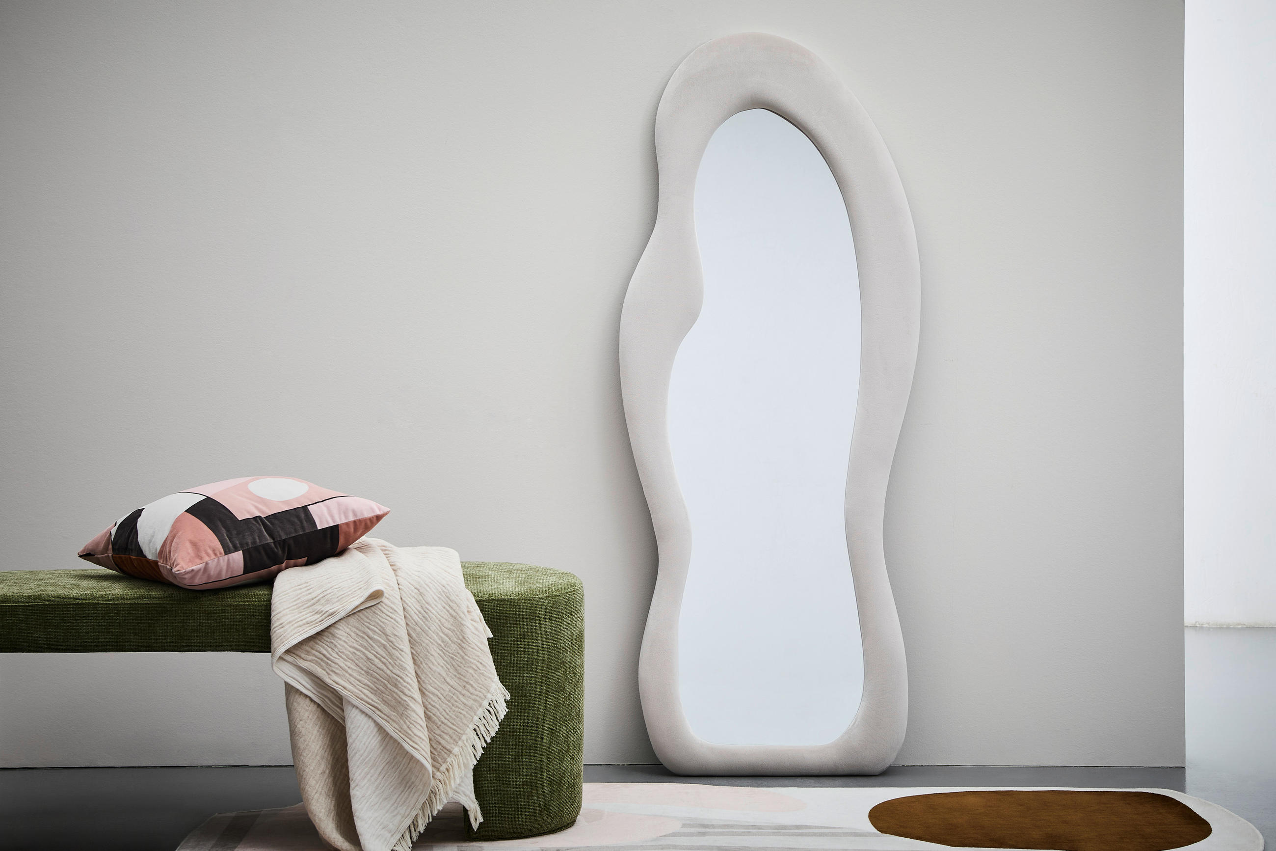 WANDSPIEGEL 65/159/4,5 cm    in oval  - Taupe/Beige, Design, Glas/Holzwerkstoff (65/159/4,5cm) - MID.YOU