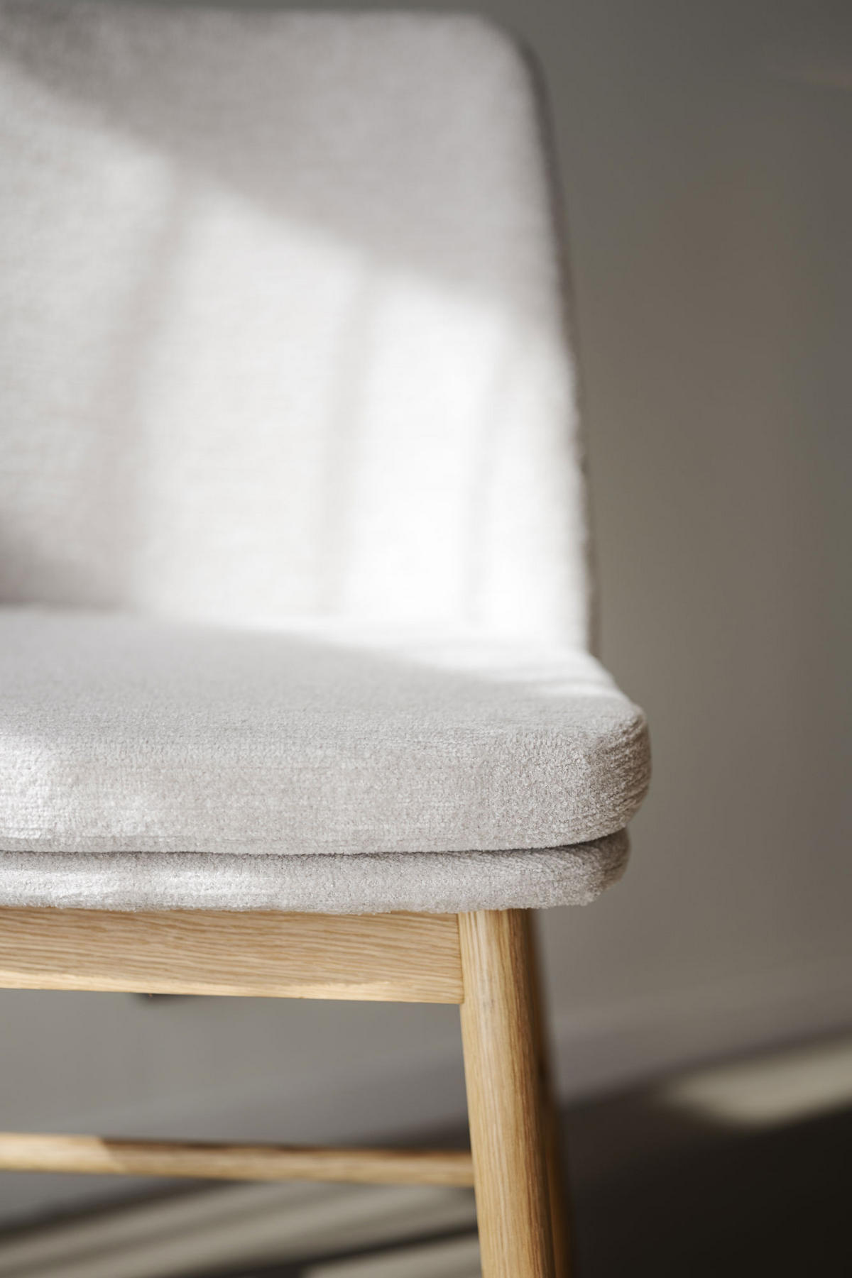 STOL bouclé  - beige/ekfärgad, Klassisk, trä/textil (49/84/58cm) - Rowico