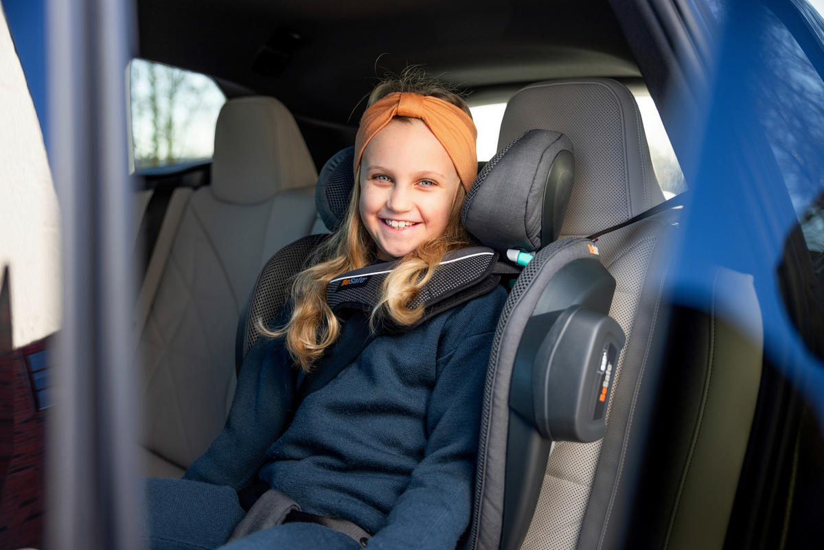 DJEČJA AUTOSJEDALICA  IZI FLEX FIX 2 I-SIZE  - antracit, Basics, tekstil/plastika (7kg) - Besafe