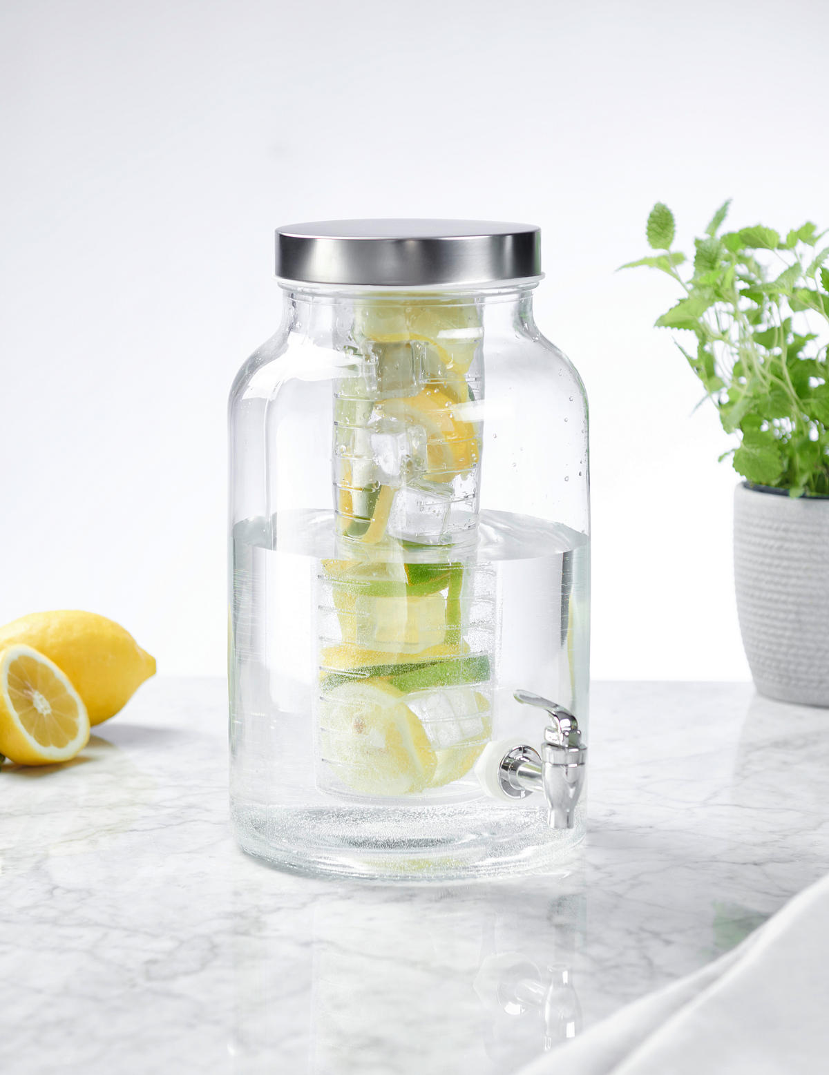 Dispenser bauturi 5,6 L  - culoare inox/transparent, Basics, plastic/sticlă (5,6l) - Novel