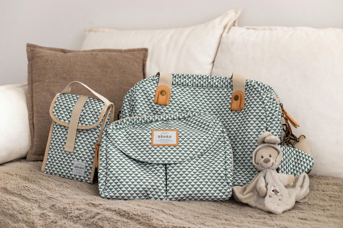 WICKELTASCHE GENEVA II  "PLAY PRINT"  - Salbeigrün/Grau, Basics, Kunststoff (26/30,5/44cm) - Beaba