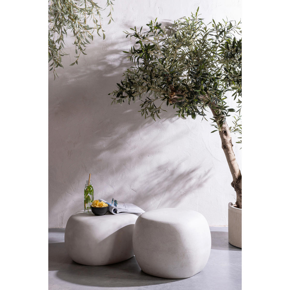 COUCHTISCH Glasfaser 65/49/31 cm oval Weiß  - Weiß, KONVENTIONELL, Glas/Stein (65/49/31cm) - Ambia Home
