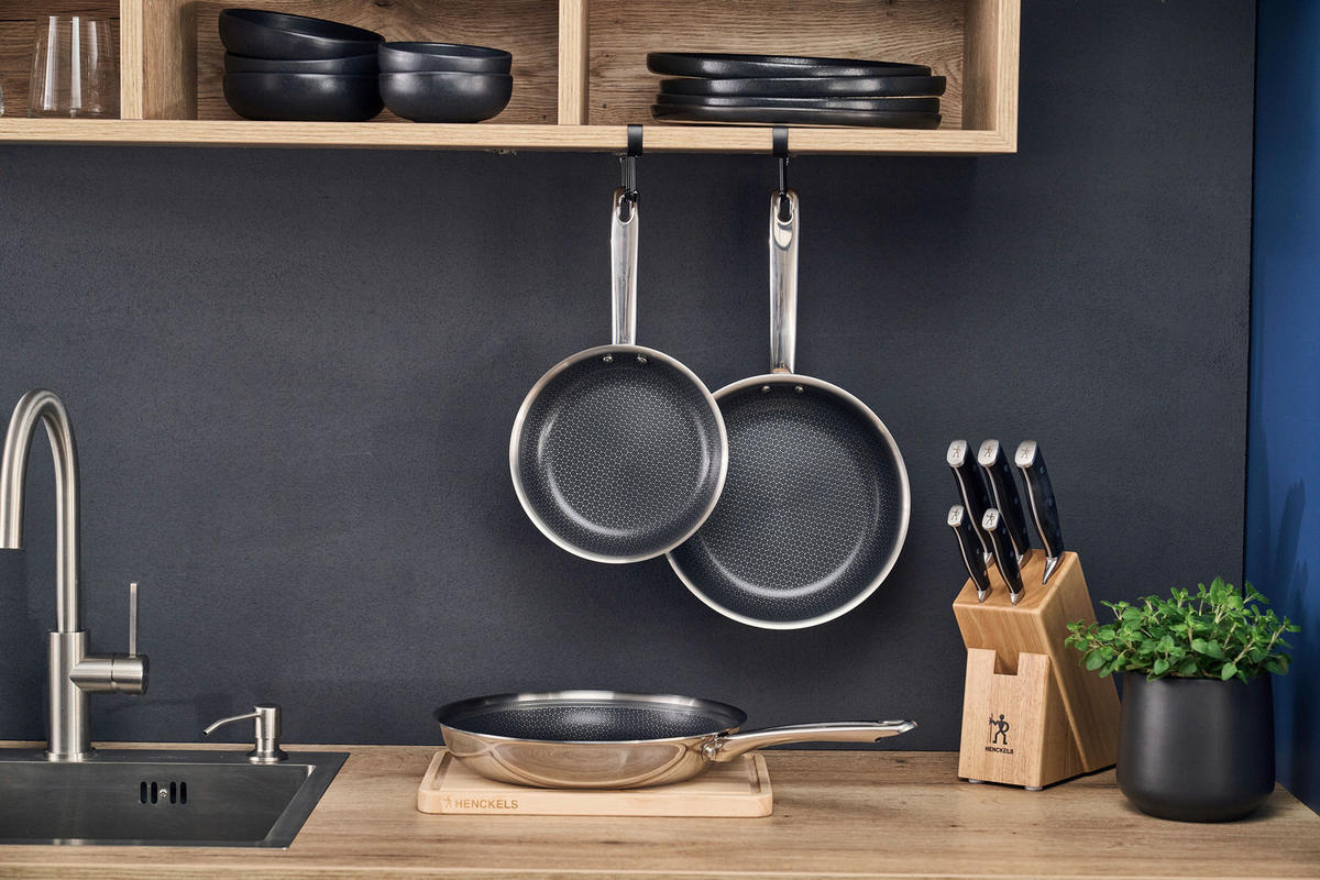 PANNSET 3 delar 20/24/28 cm  - silver, Basics, metall (20/24/28cm) - Henckels by ZWILLING