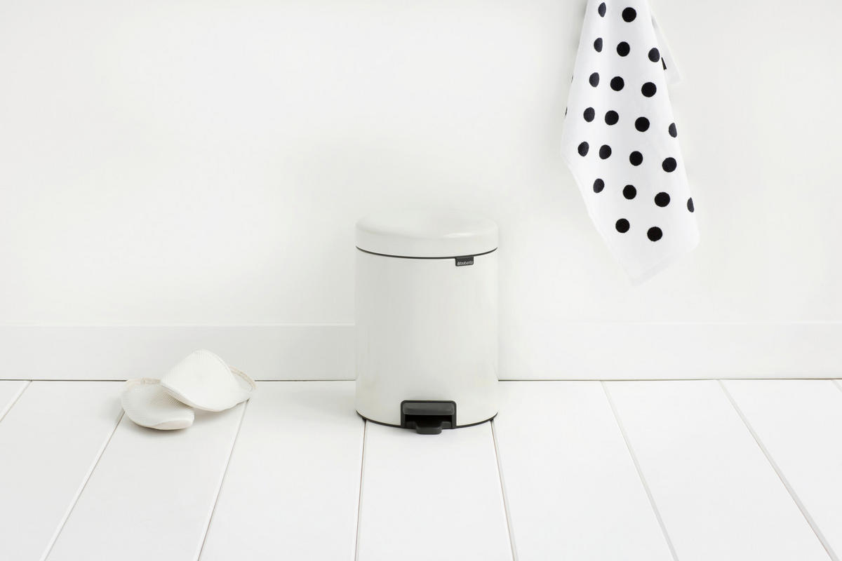 PEDÁLOS SZEMETES  - fekete/fehér, Basics, műanyag/fém (5l) - Brabantia