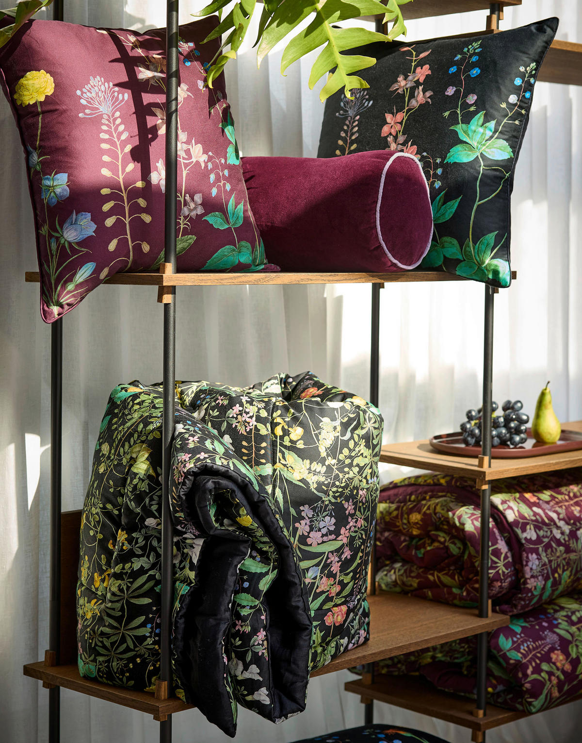 DEKORAČNÍ POLŠTÁŘ 50/50 cm - vínově červená, Konvenční, textil (50/50cm) - Essenza