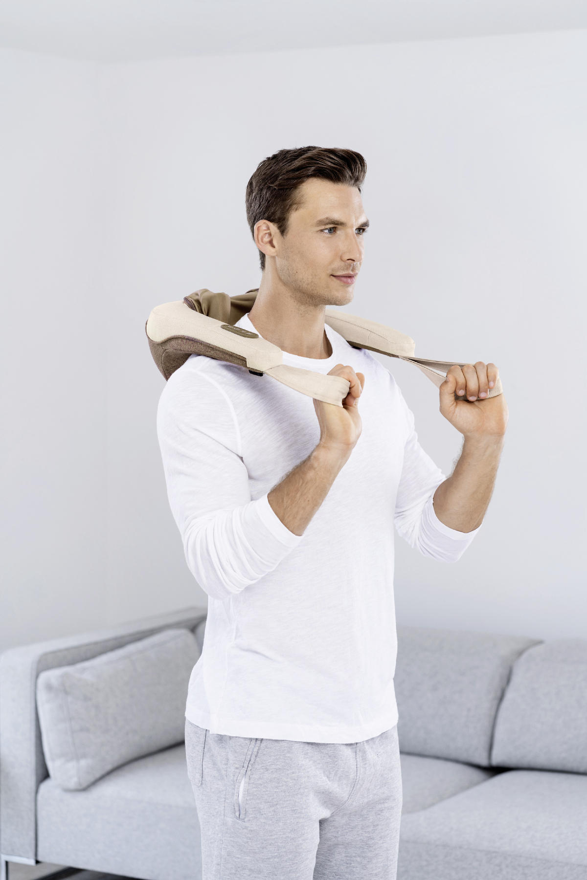 NACKENMASSAGEGERÄT - Creme/Braun, Design, Textil (55/39/19cm) - Beurer