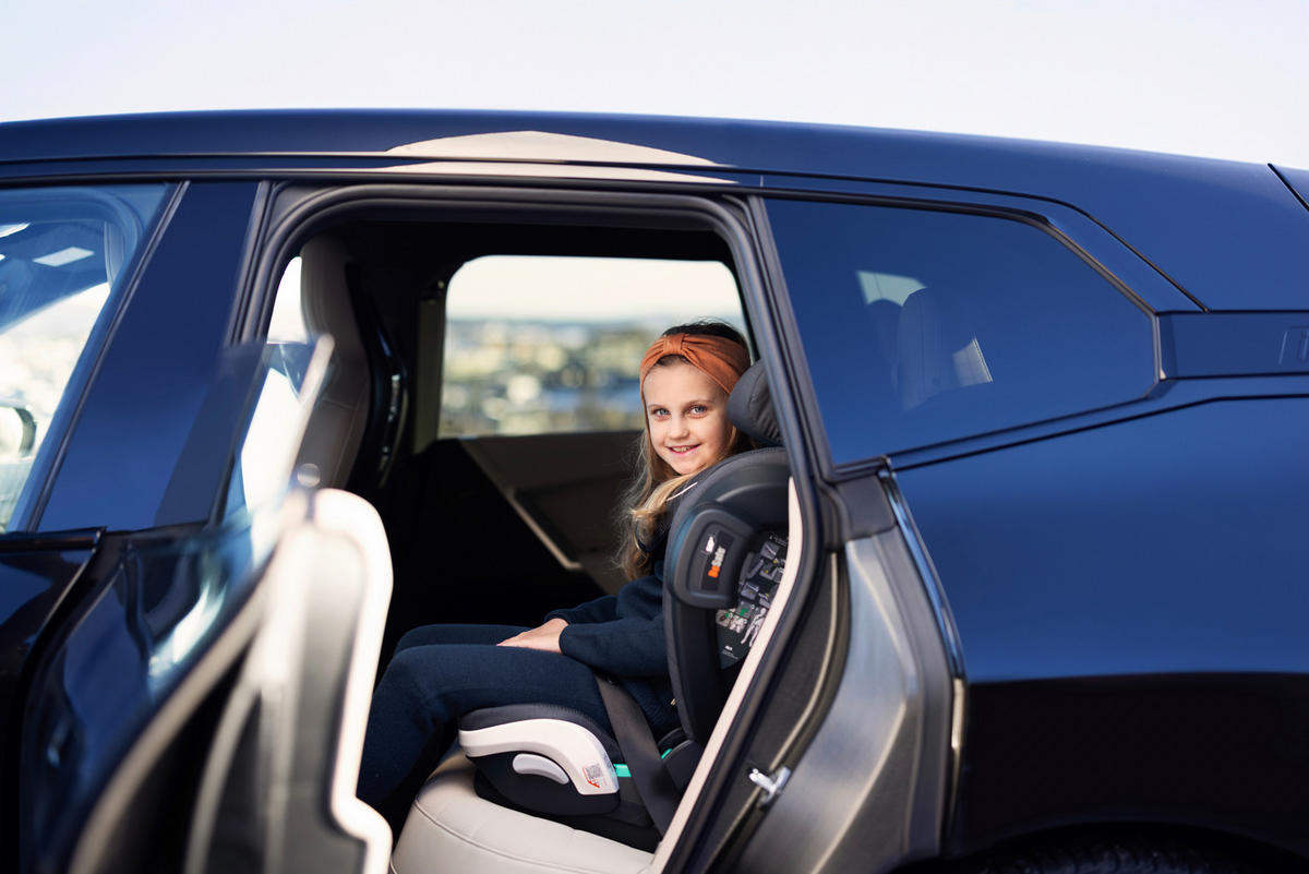 DJEČJA AUTOSJEDALICA  IZI FLEX FIX 2 I-SIZE  - antracit, Basics, tekstil/plastika (7kg) - Besafe