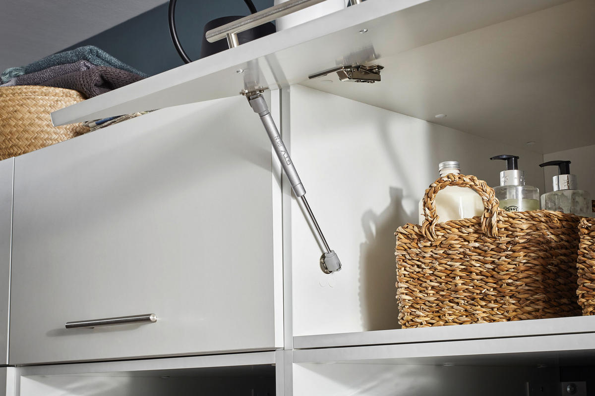 WASCHMASCHINENSCHRANK 67,5/200/67,5 cm  in Weiß  - Silberfarben/Weiß, Design, Holzwerkstoff/Metall (67,5/200/67,5cm)