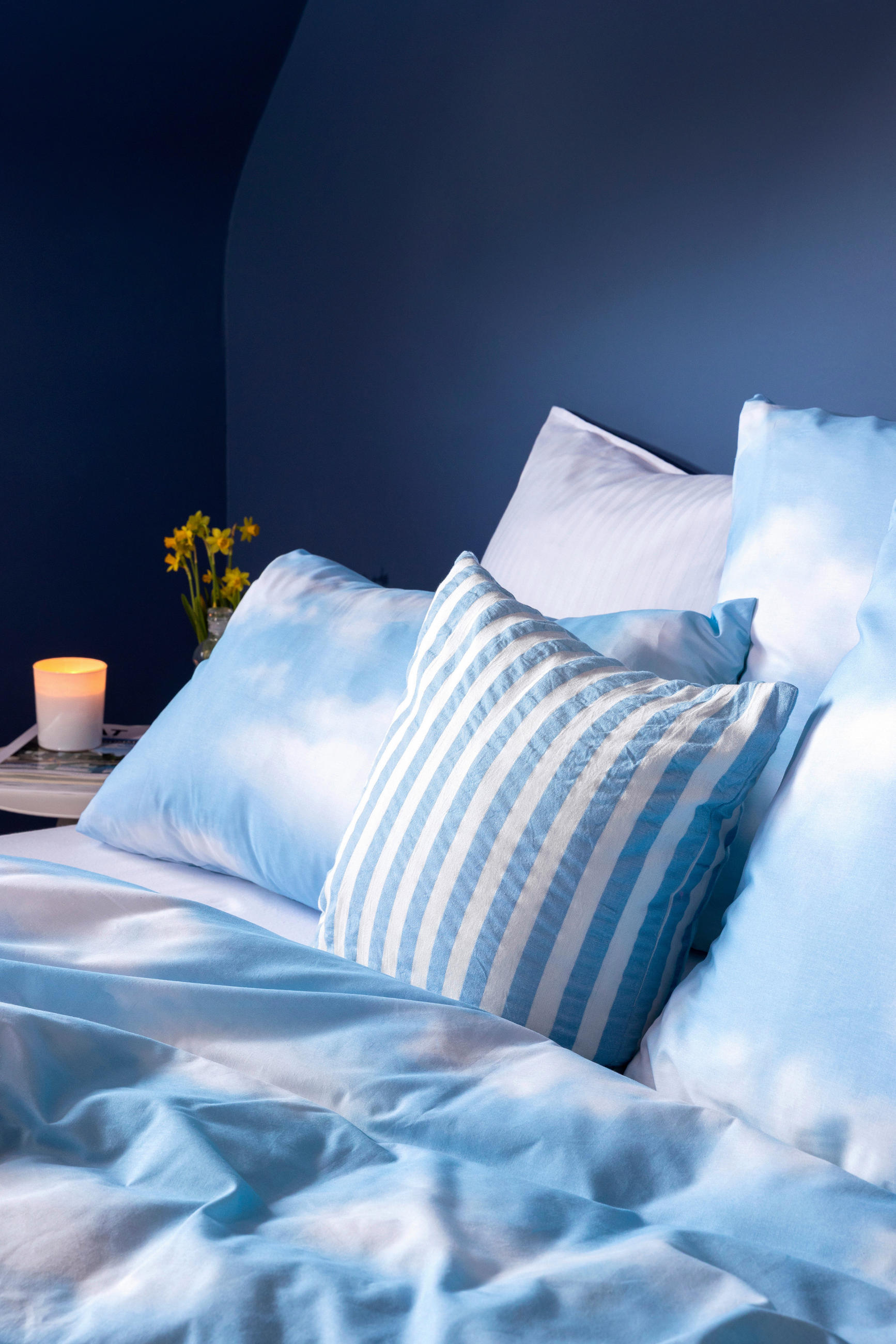 DEKORAČNÍ POLŠTÁŘ 45/45 cm - bílá/světle modrá, Design, textil (45/45cm) - Esposa