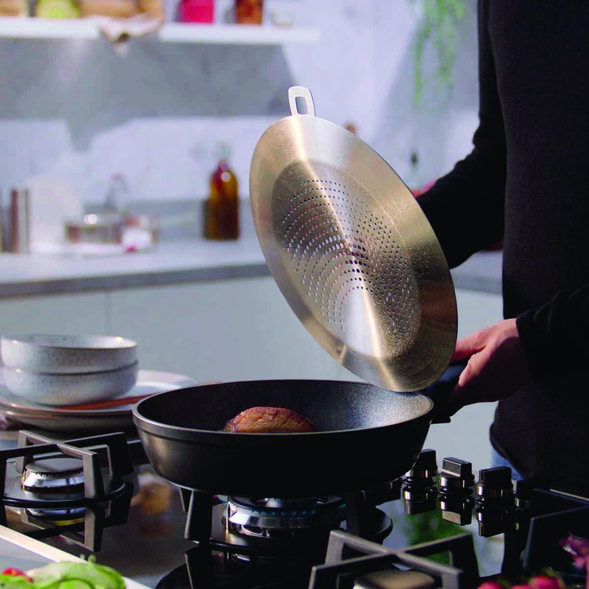PÁNEV NA SMAŽENÍ  24 cm  - černá, Basics, kov (24cm) - Fissler