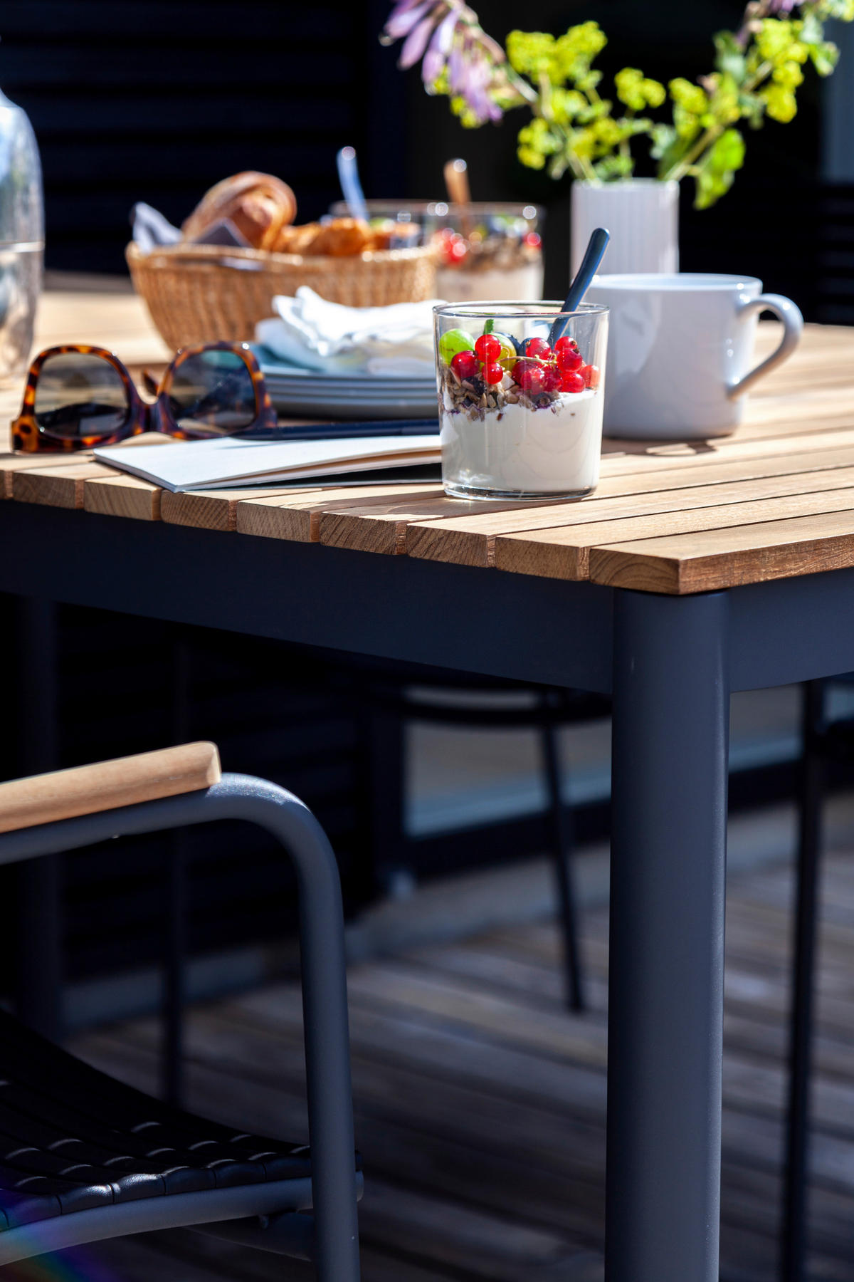 STAPELSTUHL in Kunststoff Anthrazit, Schwarz, Teakfarben  - Anthrazit/Schwarz, KONVENTIONELL, Holz/Kunststoff (60/84/56cm) - Gardenson