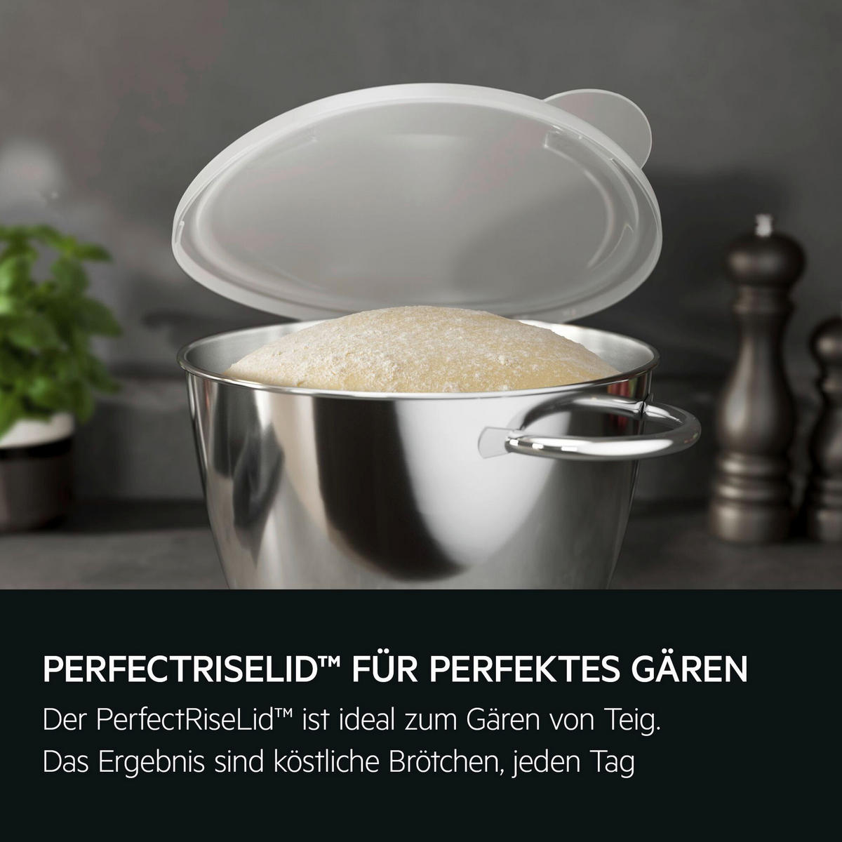 KÜCHENMASCHINE Deli 5 KM7-1-4BPT  - Edelstahlfarben/Schwarz, Basics, Kunststoff/Metall (24,5/33,0/38,0cm) - AEG