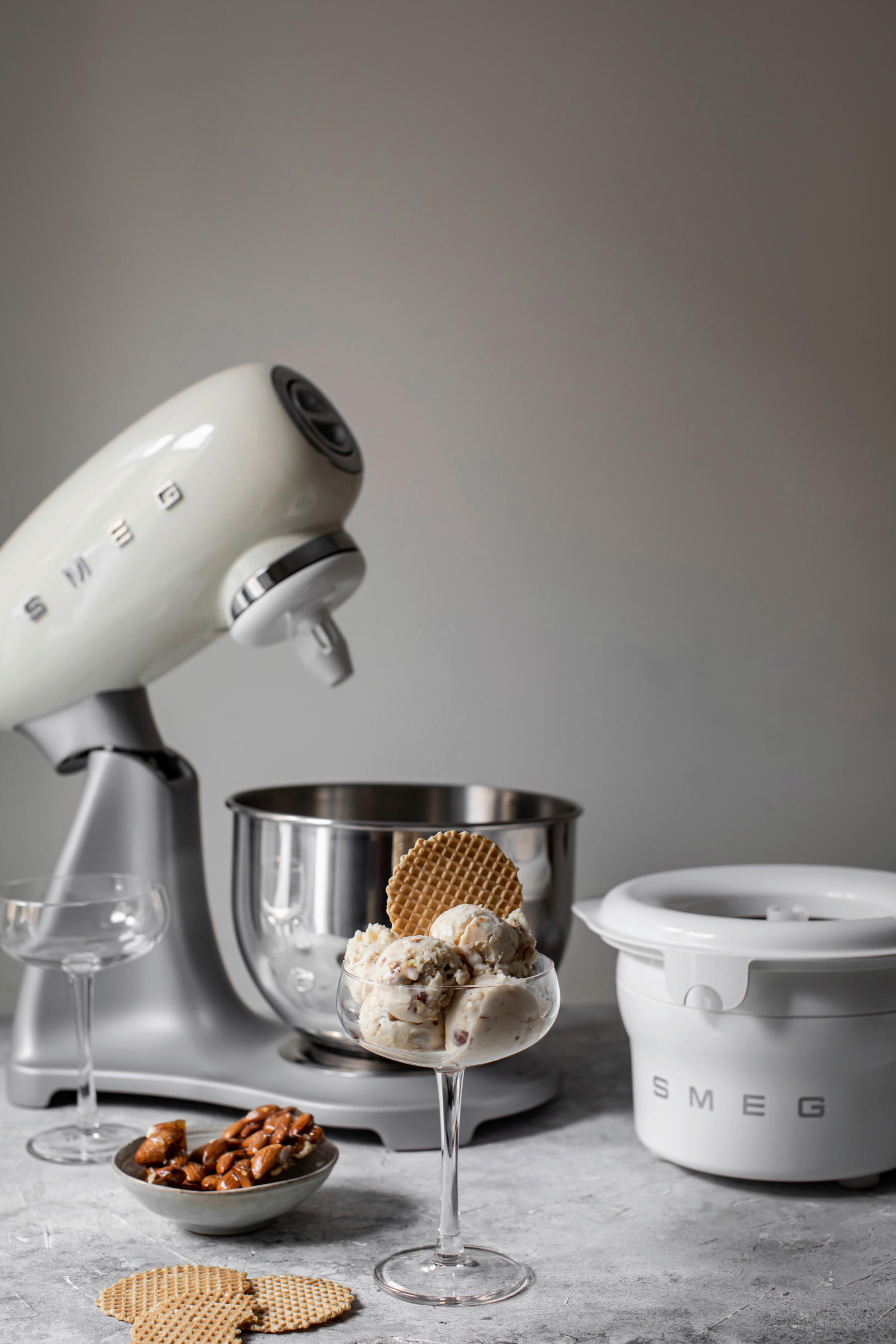 KÜCHENMASCHINE 50'S STYLE SMF02CREU  - Creme/Alufarben, Basics, Metall (40,2/37,8/22,1cm) - SMEG