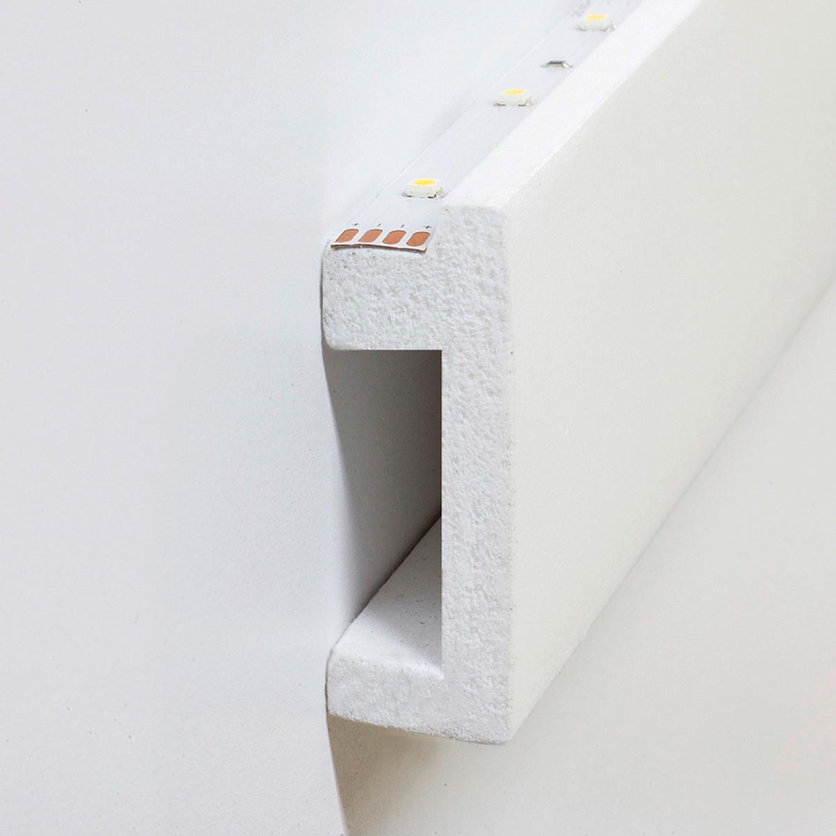 ZIERLEISTE 200/2,0/6,0 cm Weiß Kunststoff  - Weiß, Design, Kunststoff (200/2,0/6,0cm)