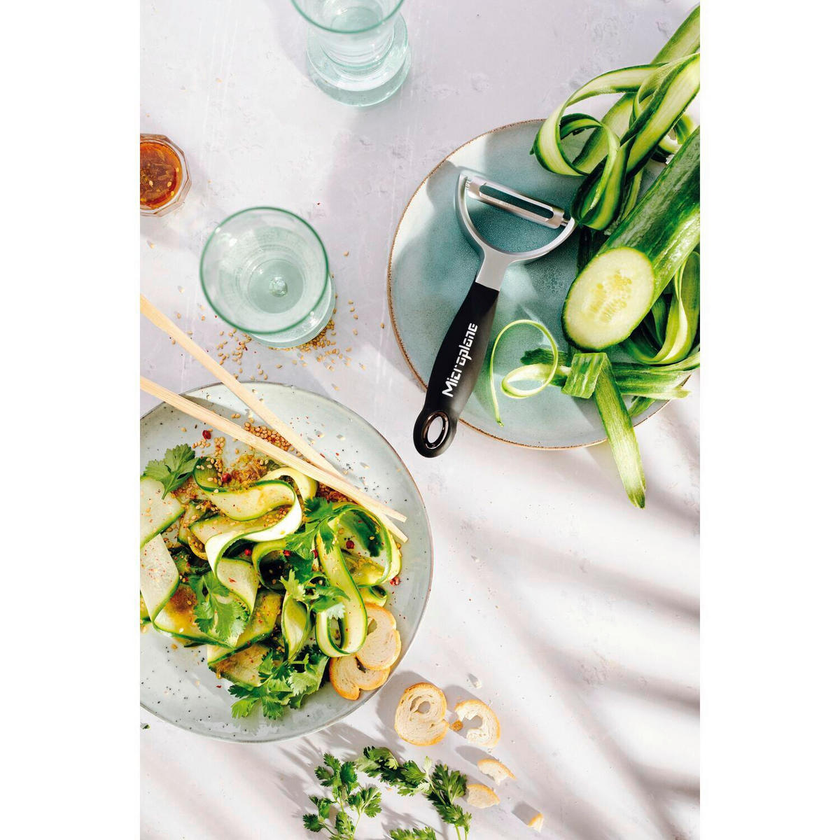 SCHÄLER - Schwarz, Basics, Kunststoff/Metall (25/2,8/10cm) - MICROPLANE