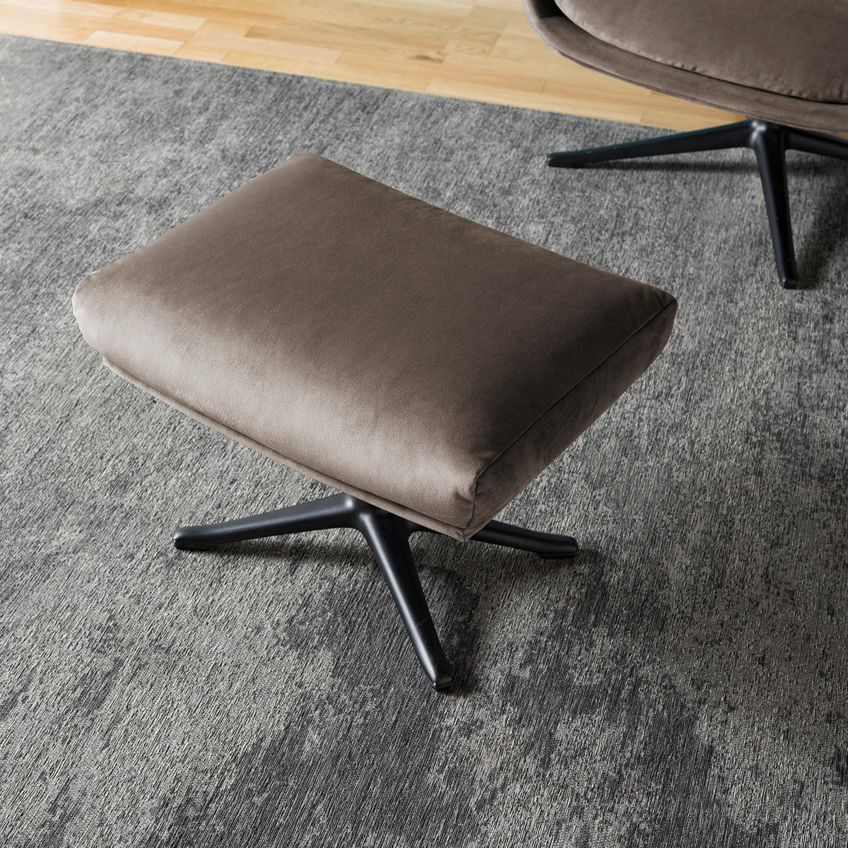 HOCKER in Textil Taupe  - Taupe/Schwarz, Design, Textil/Metall (51/37/41cm) - home24