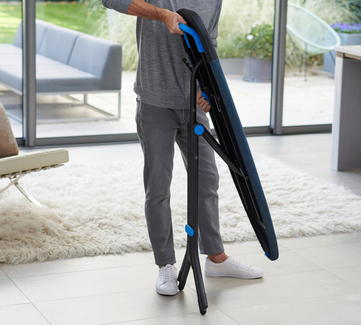 LIKALNA DESKA - temno modra, Basics, tekstil (38/136/8,5cm) - Joseph Joseph