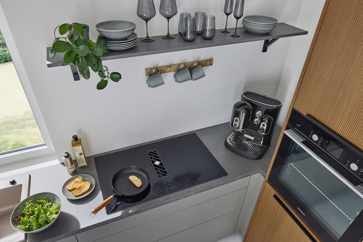 HÄLL MED INBYGGD KÖKSFLÄKT 2300630835201-45  - svart, Basics, glas (83/20/51,5cm) - Respekta