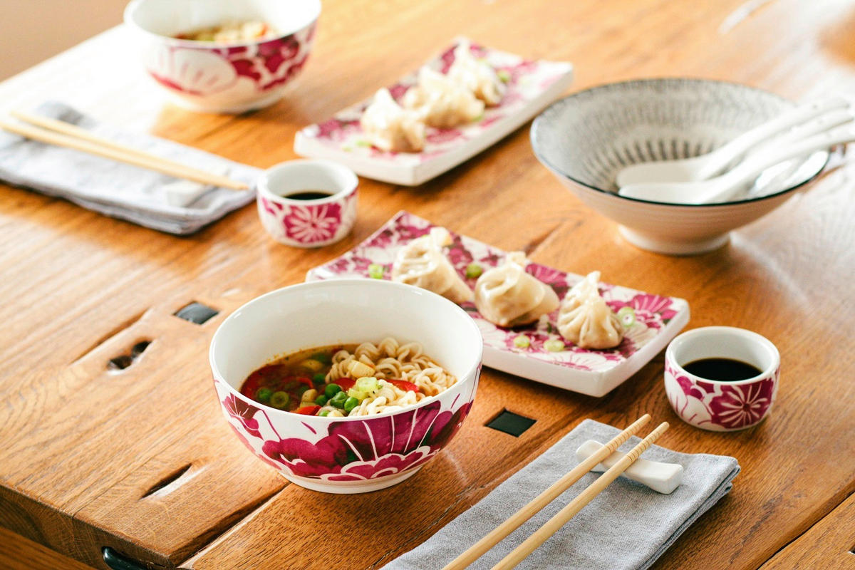 CHINESISCHES TAFELSERVICE Weiß, Flieder TOKIO NIGHTS  - Flieder/Weiß, Basics, Keramik - Mäser