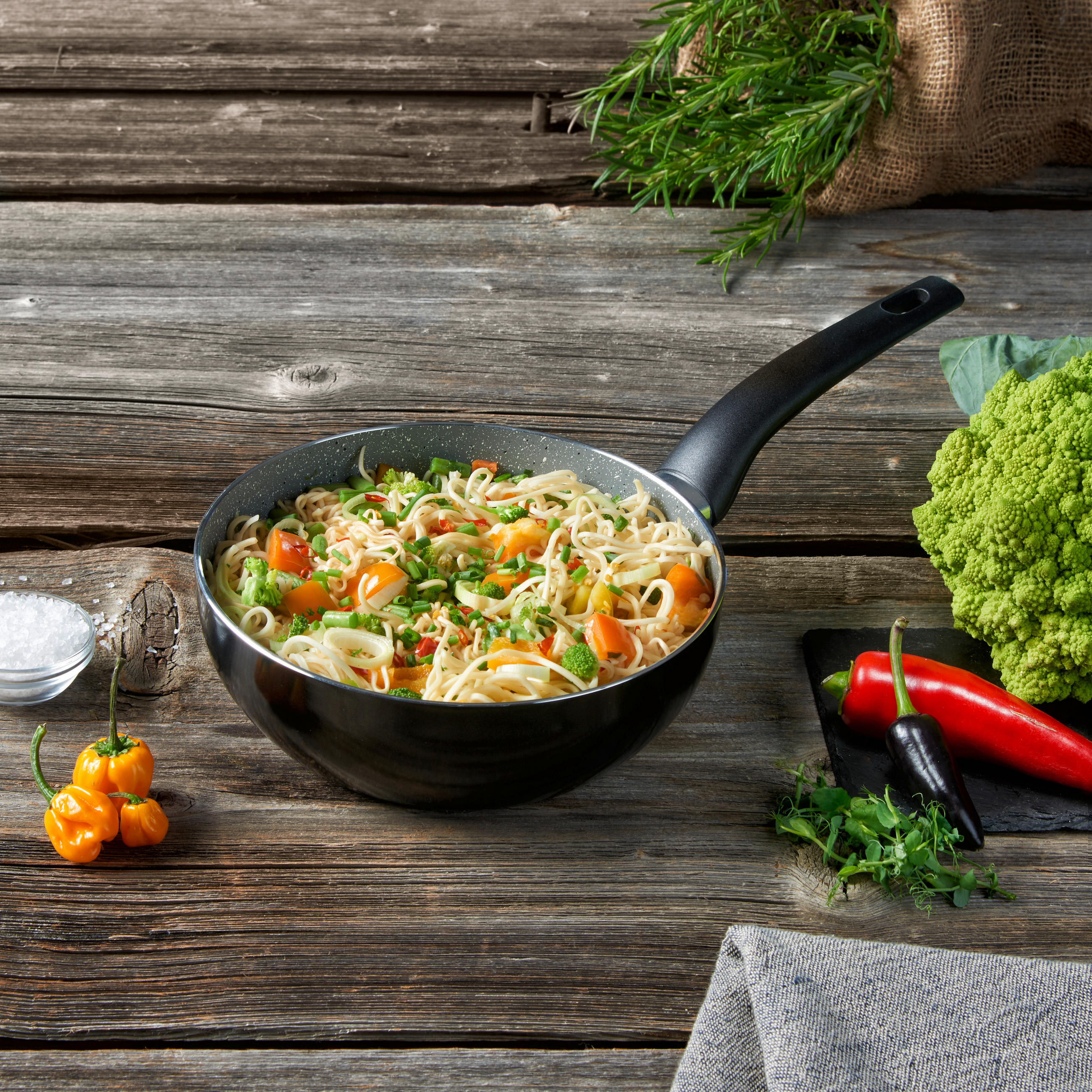 PÁNEV WOK, nepřilnavý povrch Greblon®, 20 cm  - šedá/bílá, Basics, kov/plast (20cm) - Homeware Profession.