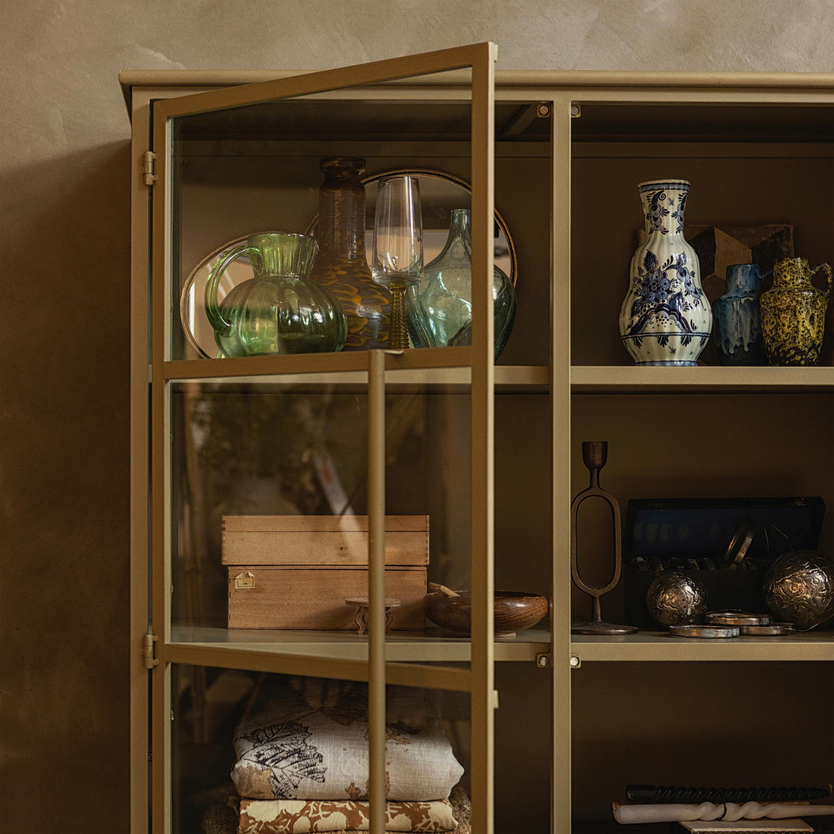 VITRINE in Khaki  - Khaki, Design, Glas/Metall (99/170/44cm) - Livetastic