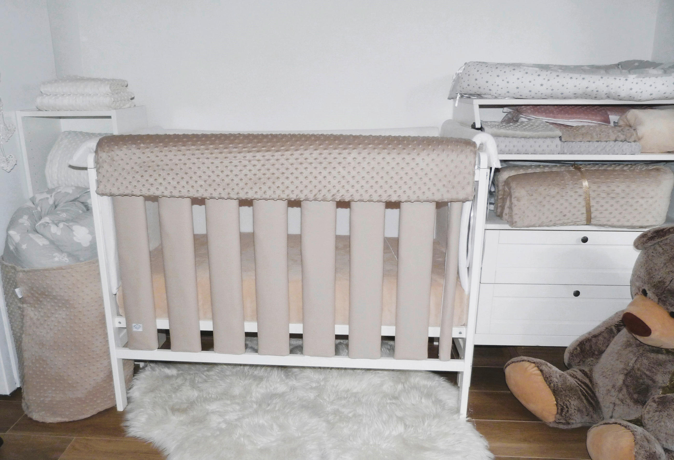 ZAŠČITNA OGRAJA ZA POSTELJICO - bež, Basics, tekstil (120cm)