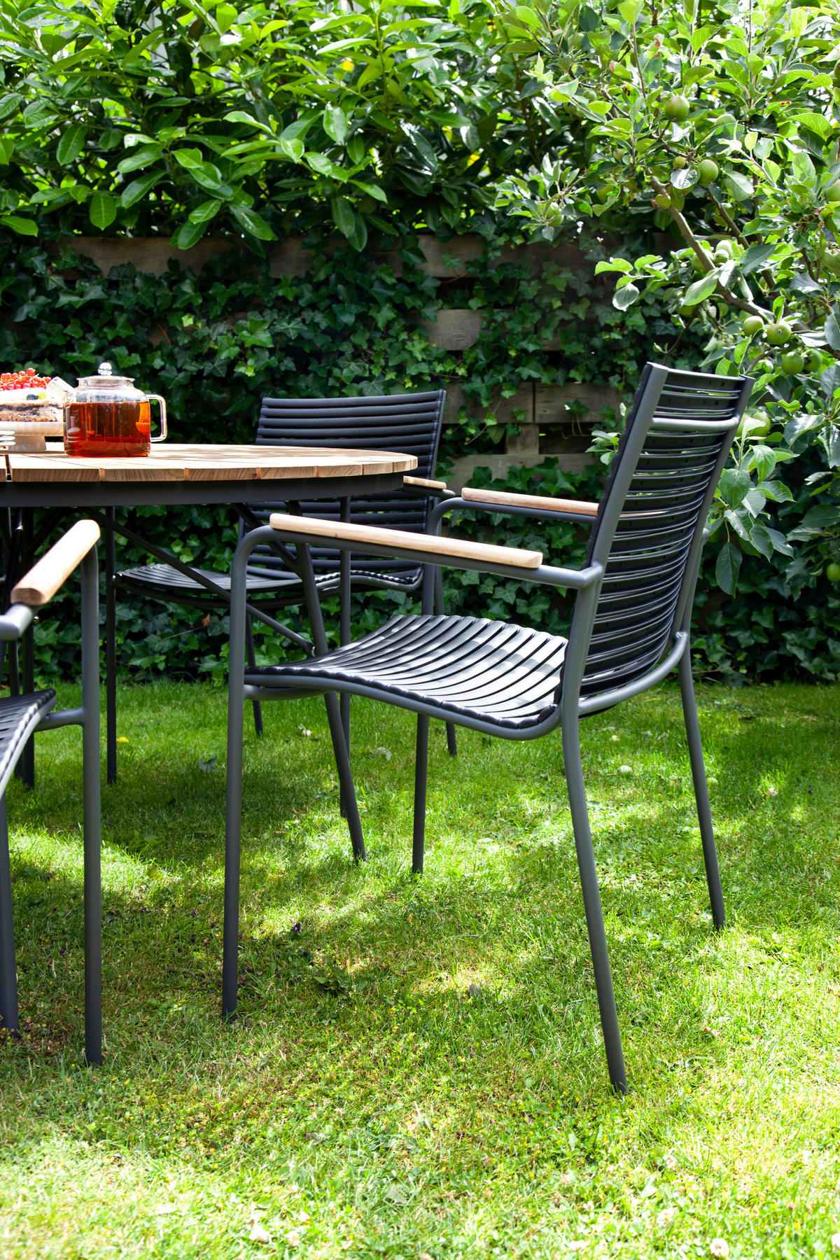 STAPELSTUHL in Kunststoff Anthrazit, Schwarz, Teakfarben  - Anthrazit/Schwarz, KONVENTIONELL, Holz/Kunststoff (60/84/56cm) - Gardenson